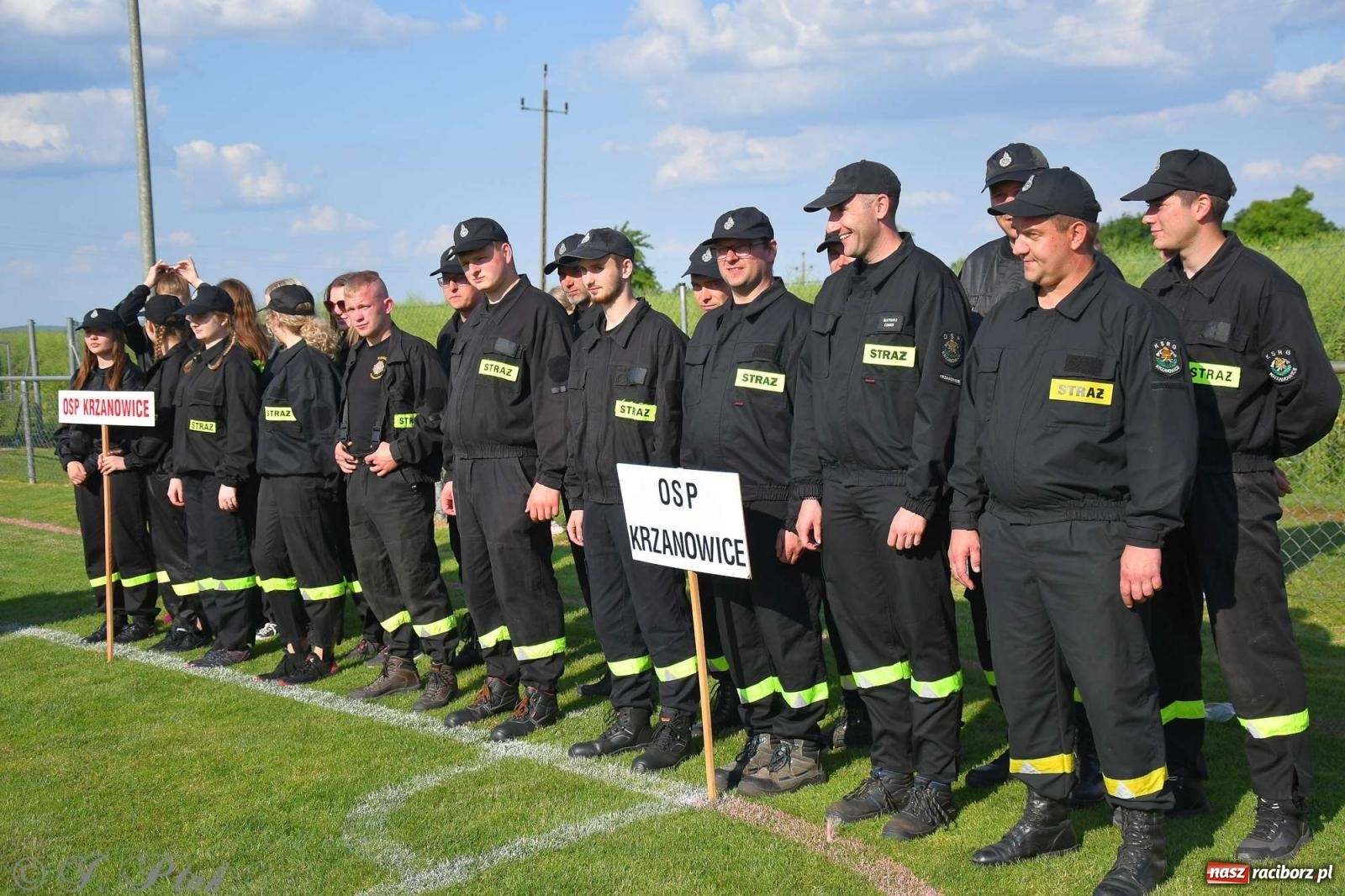Zdjęcie w galerii na portalu naszraciborz.pl: Z lądu i powietrza - strażackie pokazy i zawody w Borucinie [FOTO] wiadomości z regionu