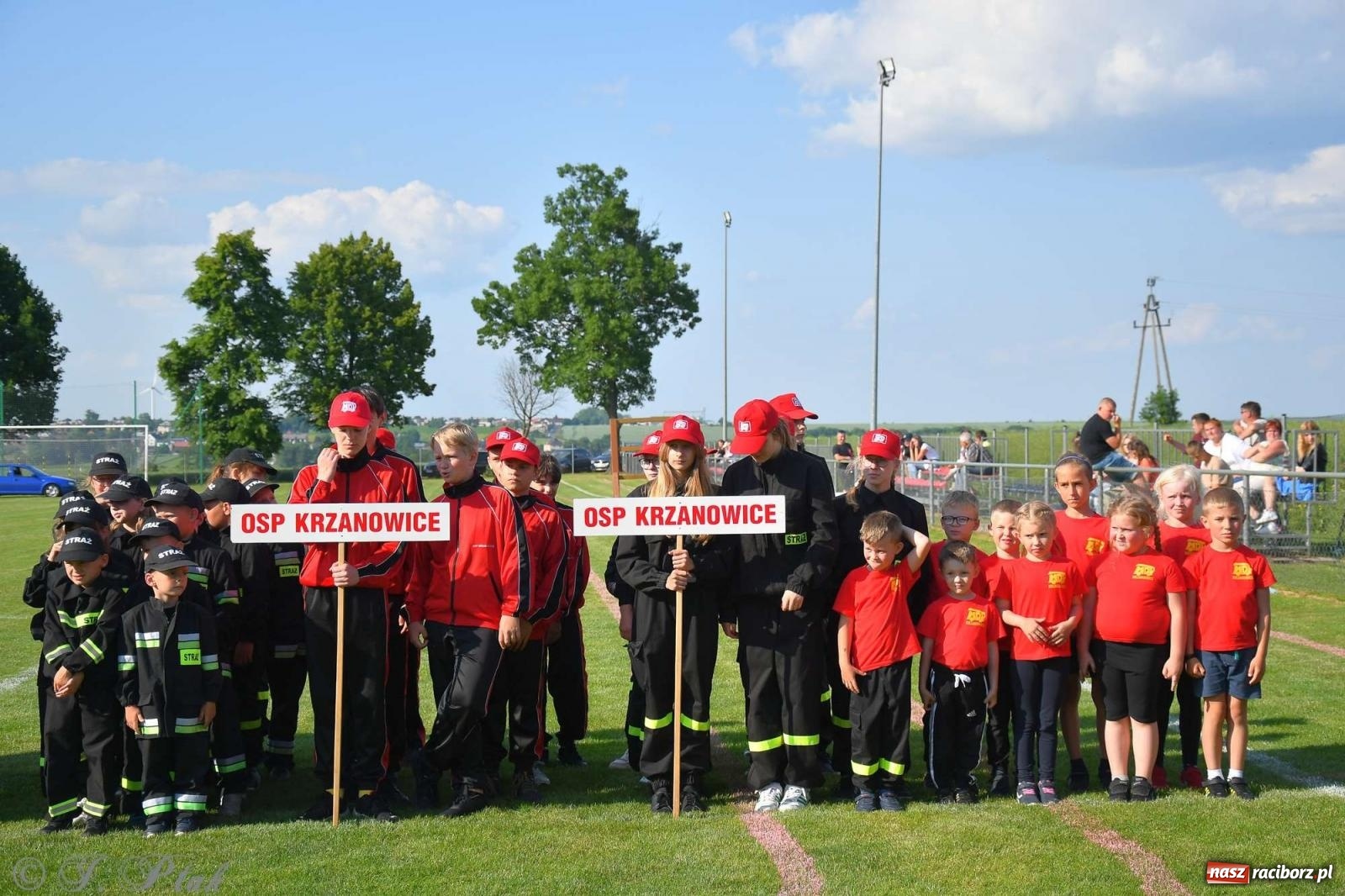 Zdjęcie w galerii na portalu naszraciborz.pl: Z lądu i powietrza - strażackie pokazy i zawody w Borucinie [FOTO] wiadomości z regionu