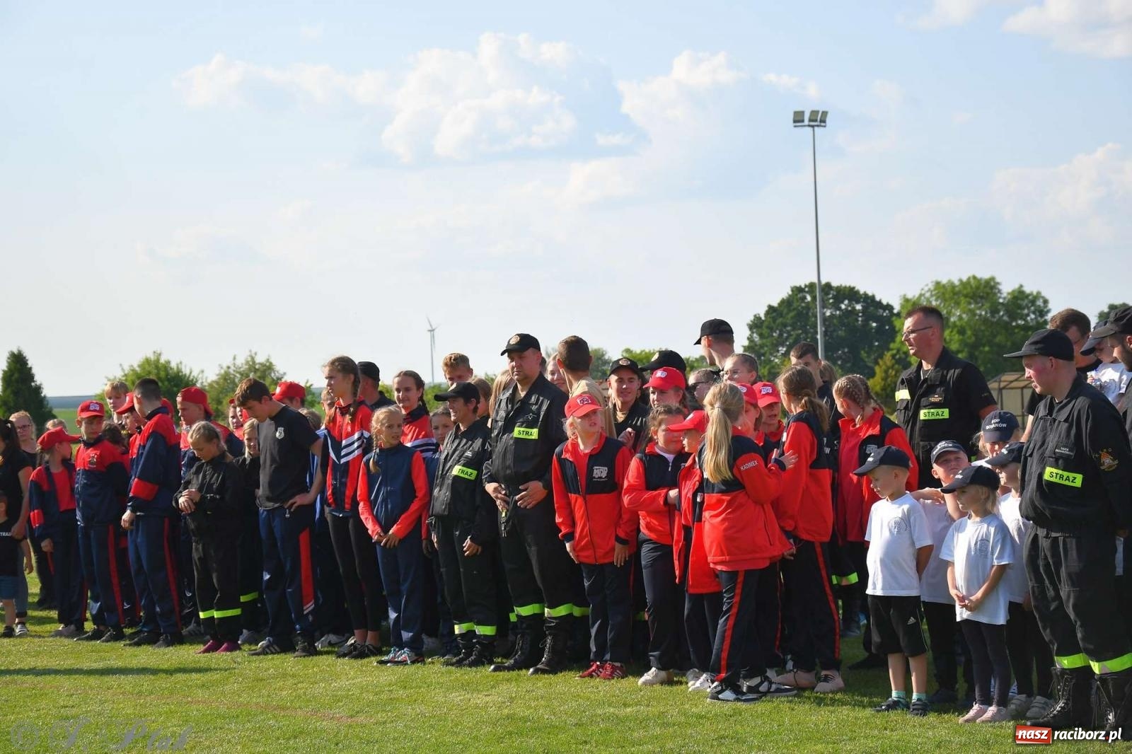 Zdjęcie w galerii na portalu naszraciborz.pl: Z lądu i powietrza - strażackie pokazy i zawody w Borucinie [FOTO] wiadomości z regionu