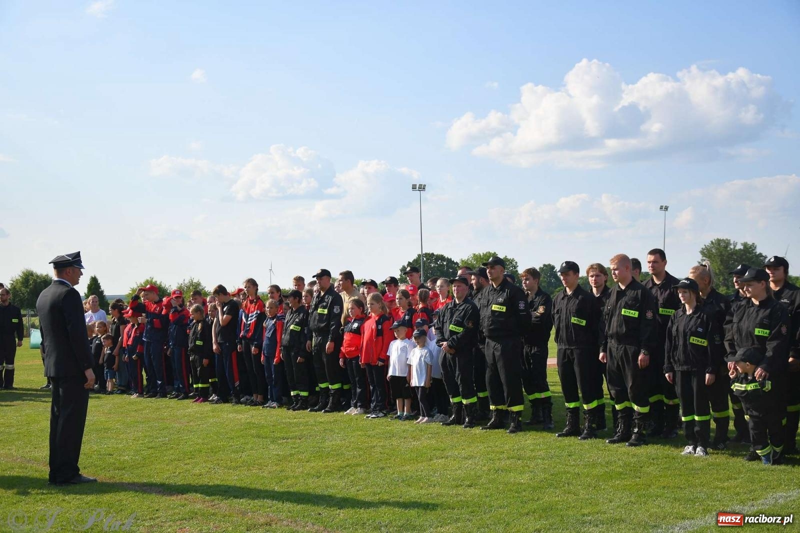 Zdjęcie w galerii na portalu naszraciborz.pl: Z lądu i powietrza - strażackie pokazy i zawody w Borucinie [FOTO] wiadomości z regionu