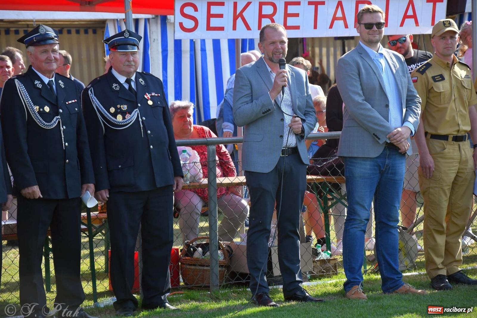 Zdjęcie w galerii na portalu naszraciborz.pl: Z lądu i powietrza - strażackie pokazy i zawody w Borucinie [FOTO] wiadomości z regionu