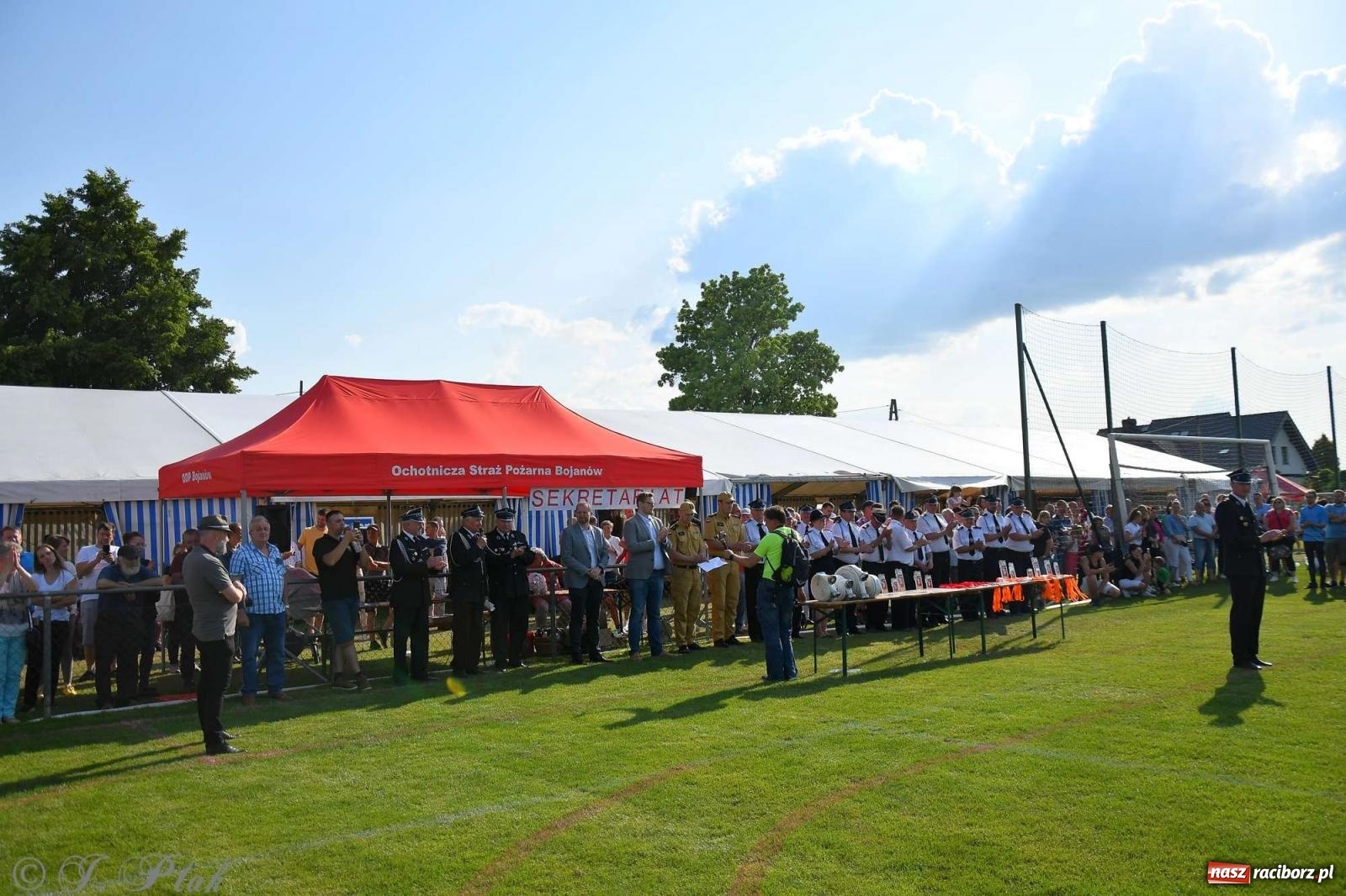 Zdjęcie w galerii na portalu naszraciborz.pl: Z lądu i powietrza - strażackie pokazy i zawody w Borucinie [FOTO] wiadomości z regionu