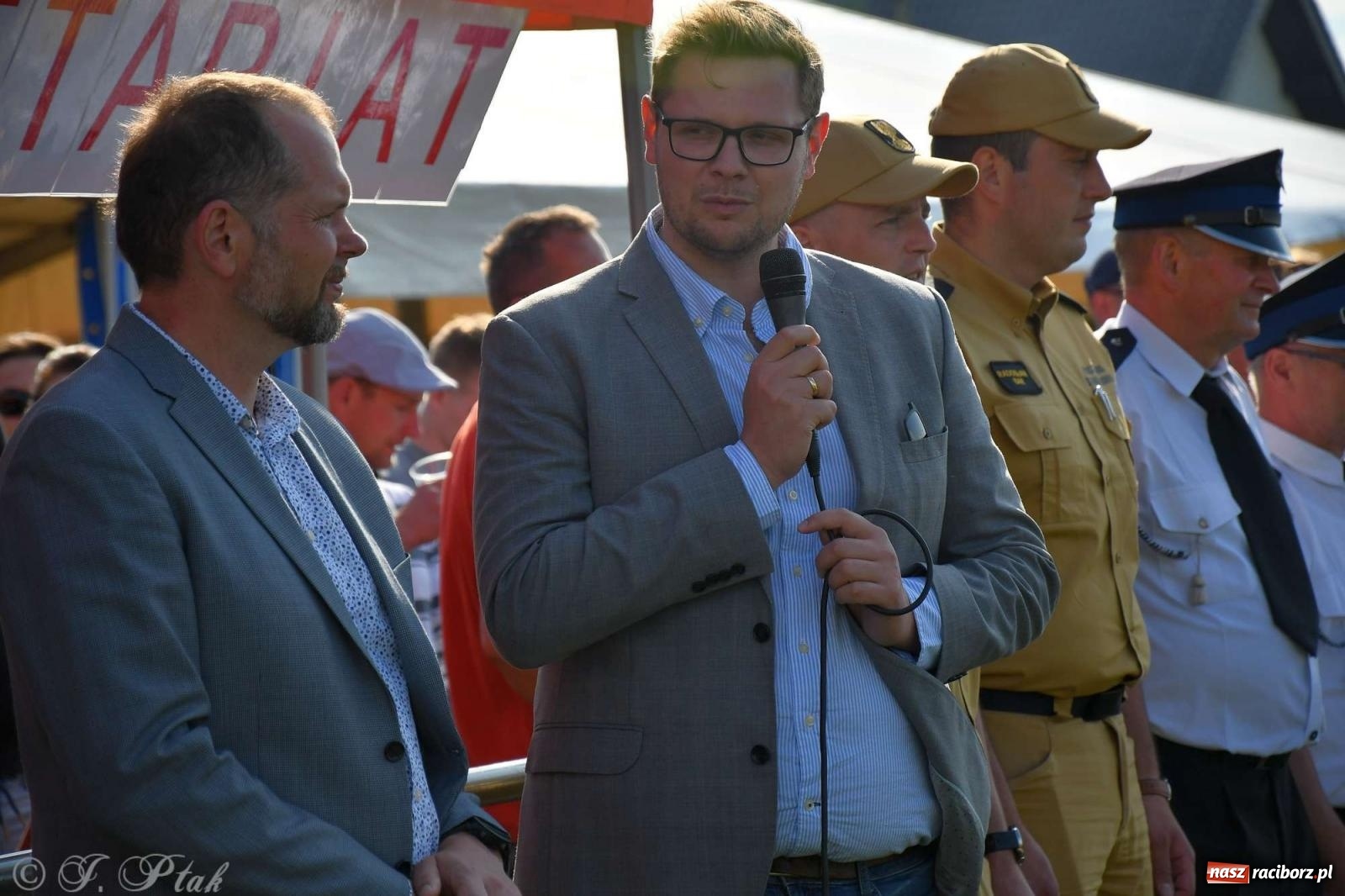 Zdjęcie w galerii na portalu naszraciborz.pl: Z lądu i powietrza - strażackie pokazy i zawody w Borucinie [FOTO] wiadomości z regionu