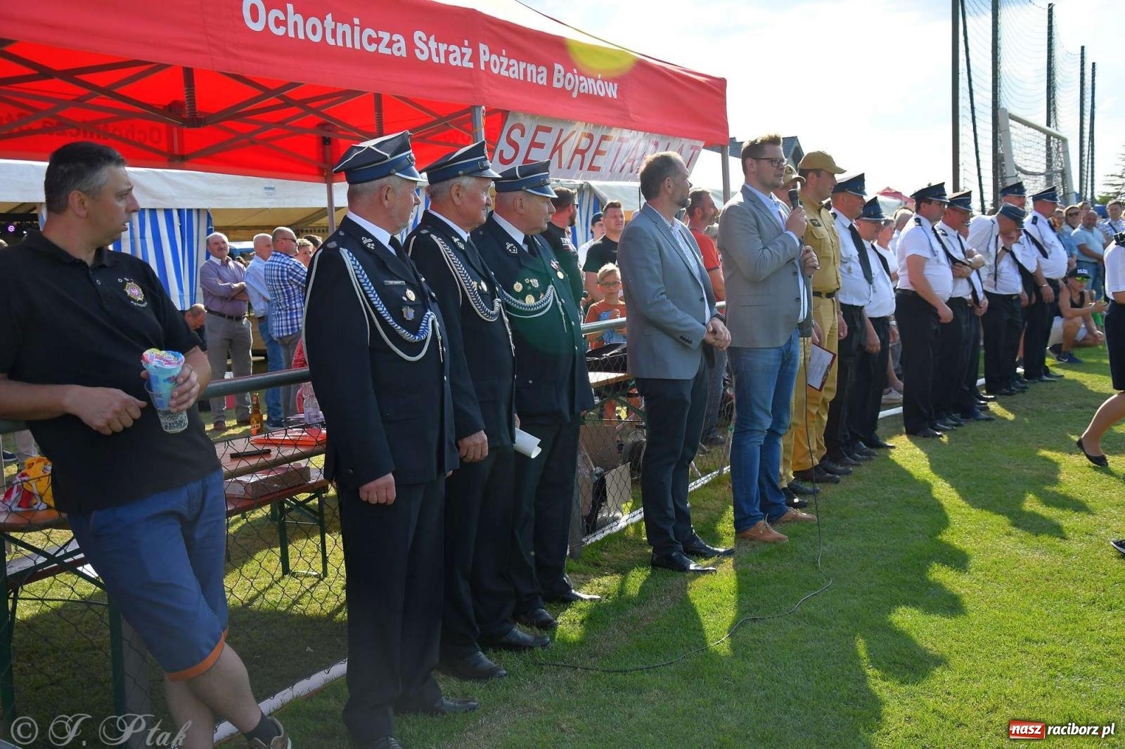 Zdjęcie w galerii na portalu naszraciborz.pl: Z lądu i powietrza - strażackie pokazy i zawody w Borucinie [FOTO] wiadomości z regionu
