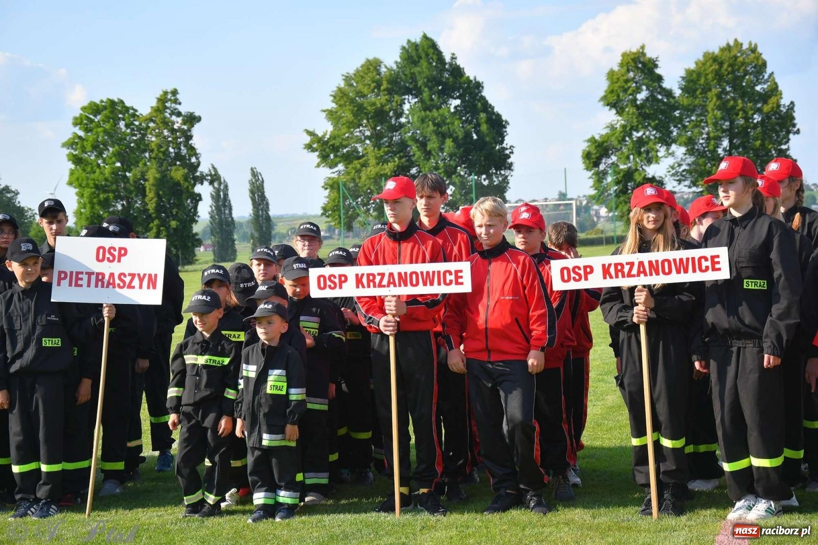 Zdjęcie w galerii na portalu naszraciborz.pl: Z lądu i powietrza - strażackie pokazy i zawody w Borucinie [FOTO] wiadomości z regionu