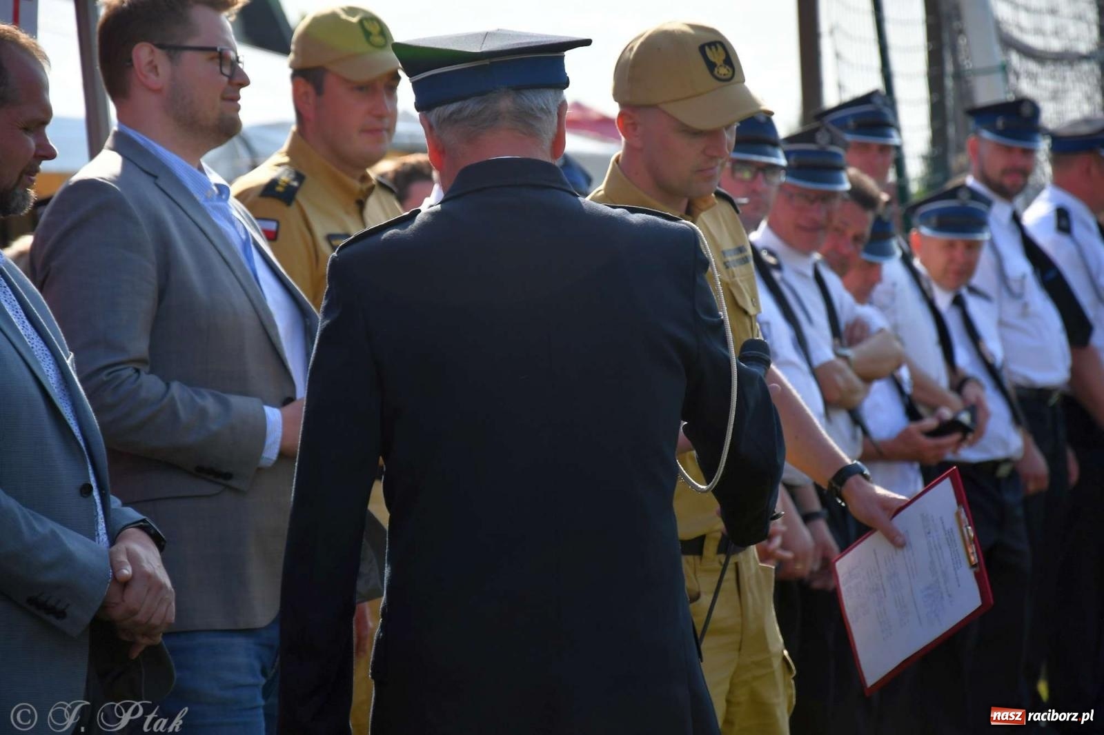 Zdjęcie w galerii na portalu naszraciborz.pl: Z lądu i powietrza - strażackie pokazy i zawody w Borucinie [FOTO] wiadomości z regionu