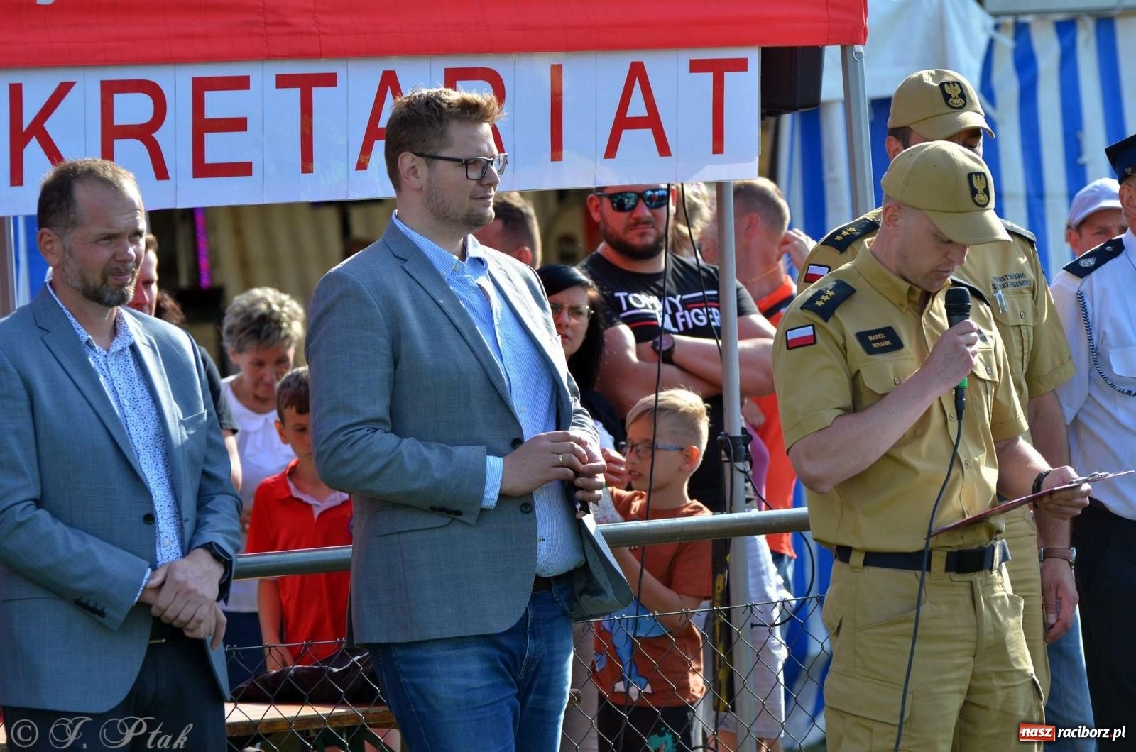 Zdjęcie w galerii na portalu naszraciborz.pl: Z lądu i powietrza - strażackie pokazy i zawody w Borucinie [FOTO] wiadomości z regionu