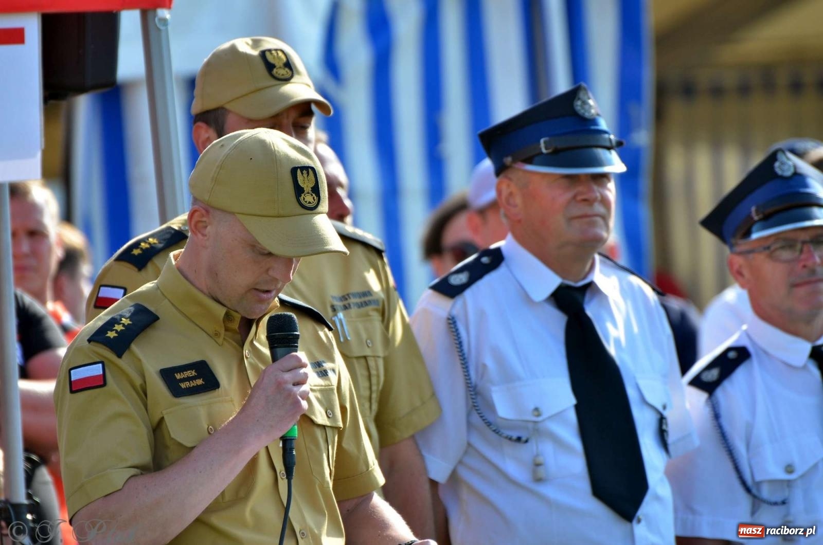 Zdjęcie w galerii na portalu naszraciborz.pl: Z lądu i powietrza - strażackie pokazy i zawody w Borucinie [FOTO] wiadomości z regionu