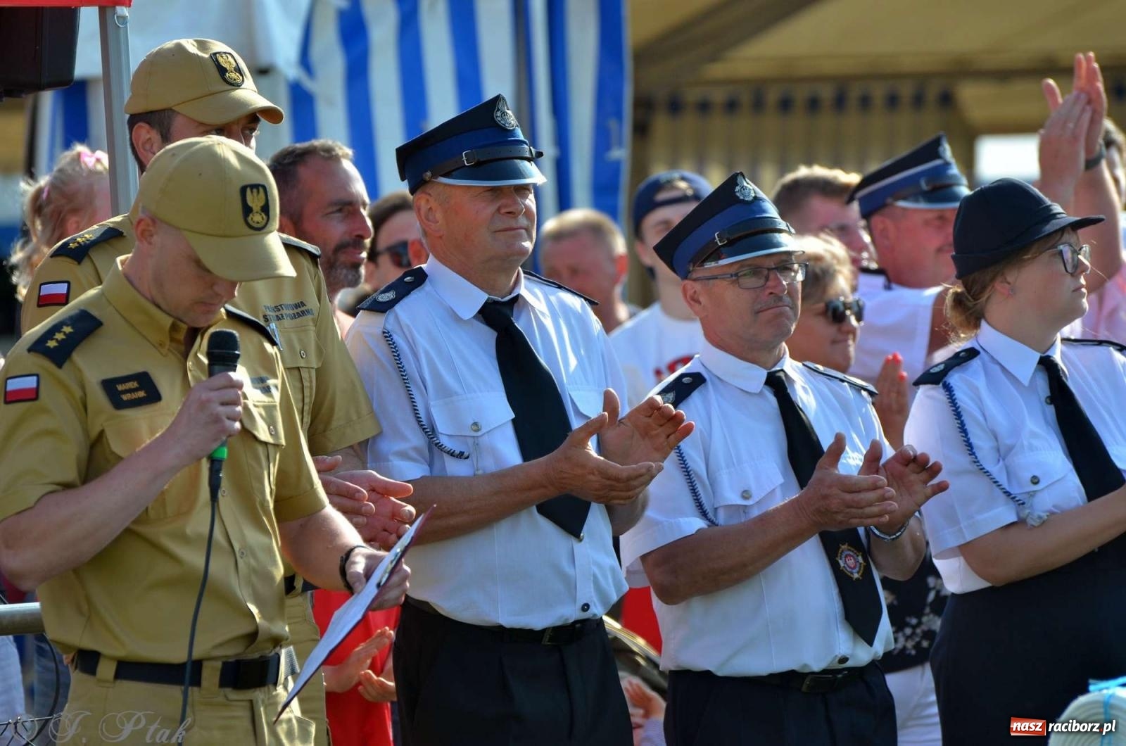 Zdjęcie w galerii na portalu naszraciborz.pl: Z lądu i powietrza - strażackie pokazy i zawody w Borucinie [FOTO] wiadomości z regionu