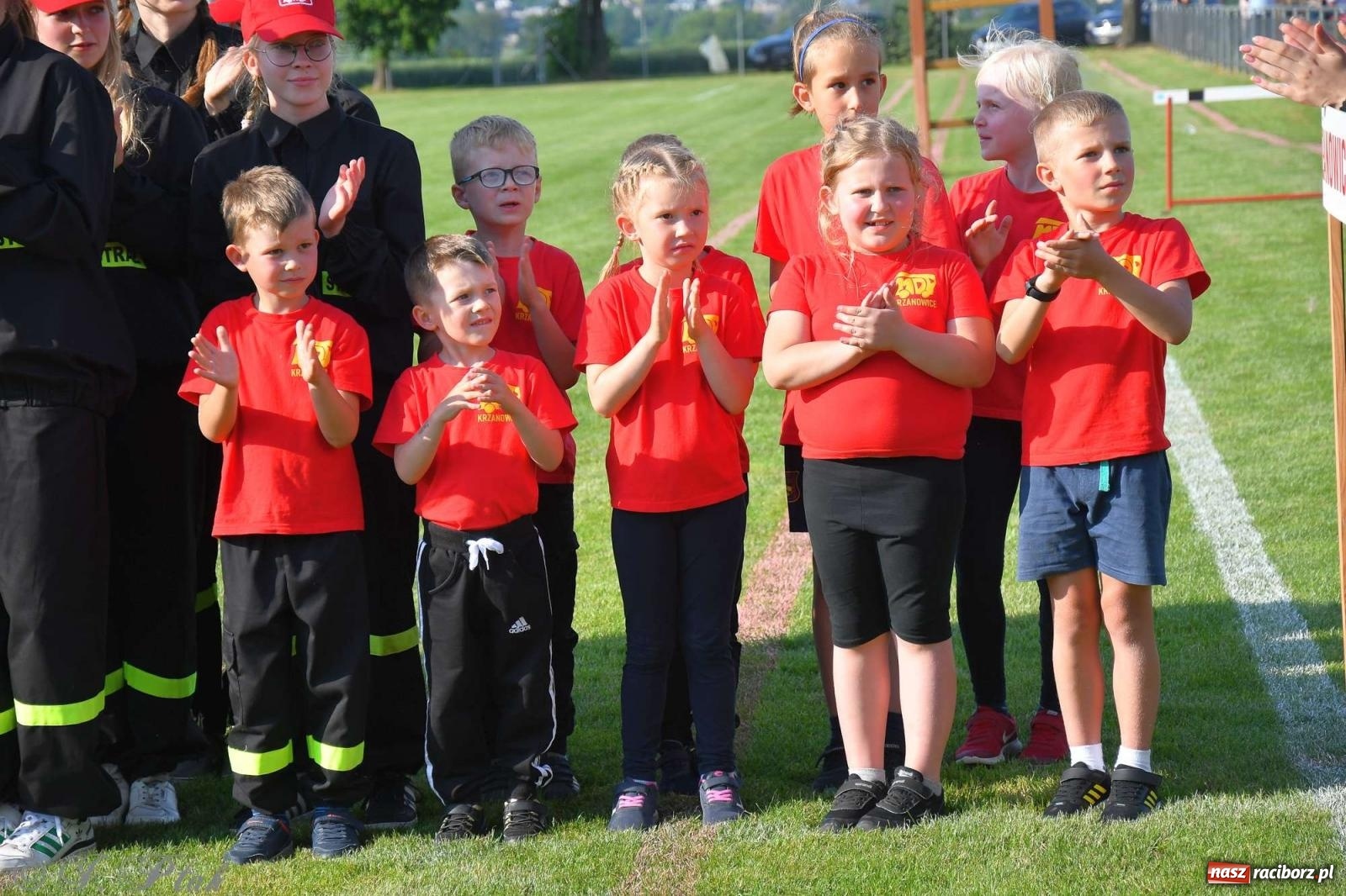 Zdjęcie w galerii na portalu naszraciborz.pl: Z lądu i powietrza - strażackie pokazy i zawody w Borucinie [FOTO] wiadomości z regionu