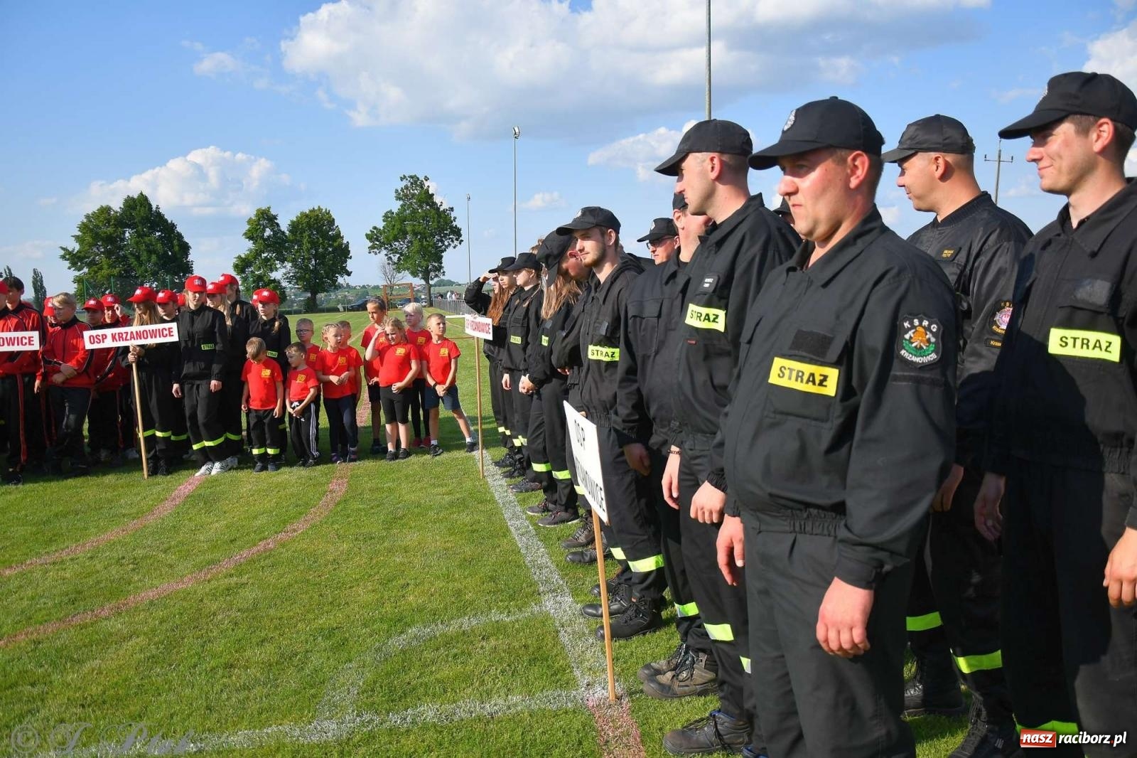 Zdjęcie w galerii na portalu naszraciborz.pl: Z lądu i powietrza - strażackie pokazy i zawody w Borucinie [FOTO] wiadomości z regionu