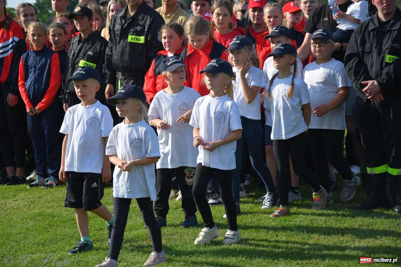Zdjęcie w galerii na portalu naszraciborz.pl: Z lądu i powietrza - strażackie pokazy i zawody w Borucinie [FOTO] wiadomości z regionu