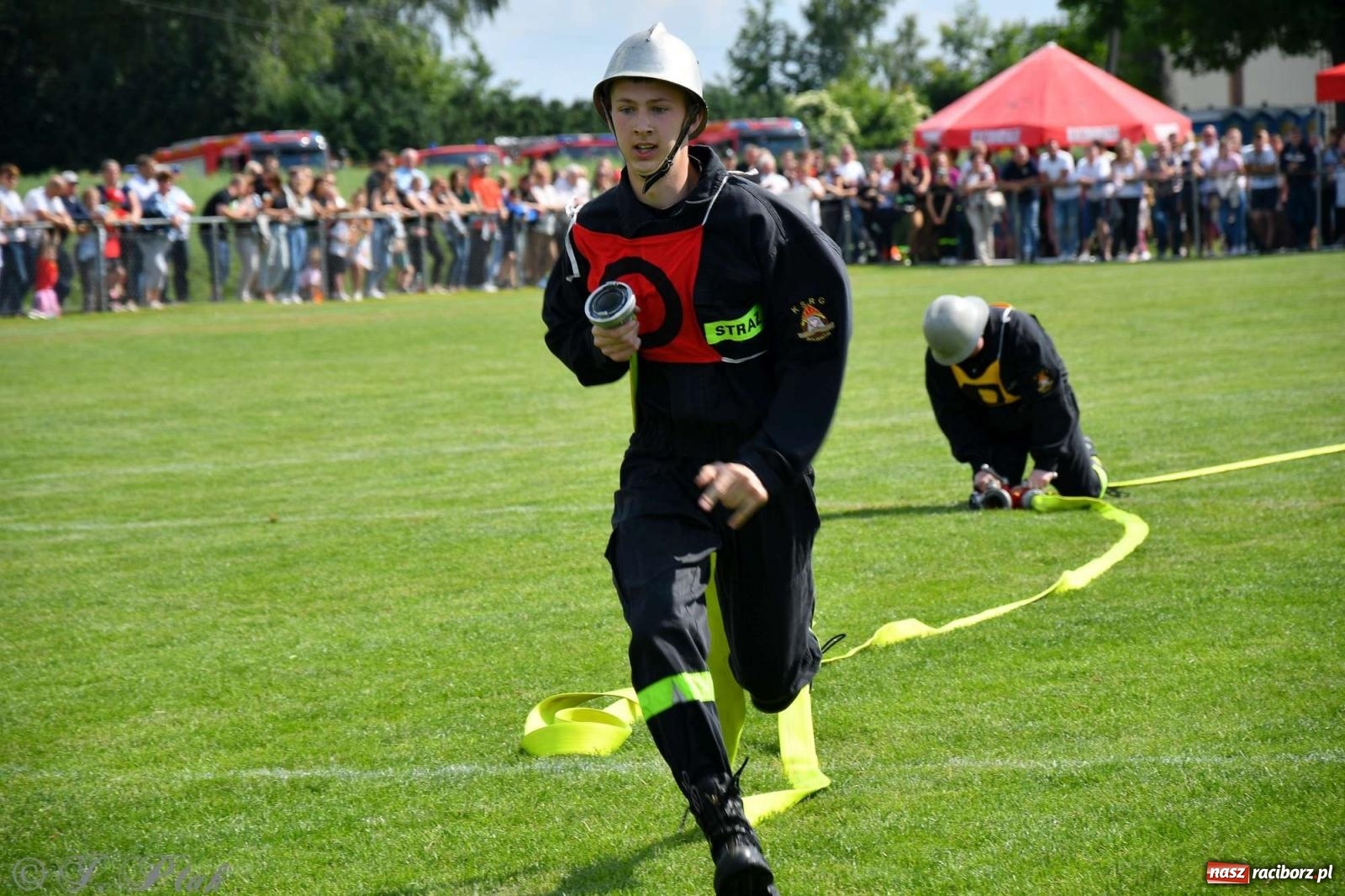 Zdjęcie w galerii na portalu naszraciborz.pl: Z lądu i powietrza - strażackie pokazy i zawody w Borucinie [FOTO] wiadomości z regionu
