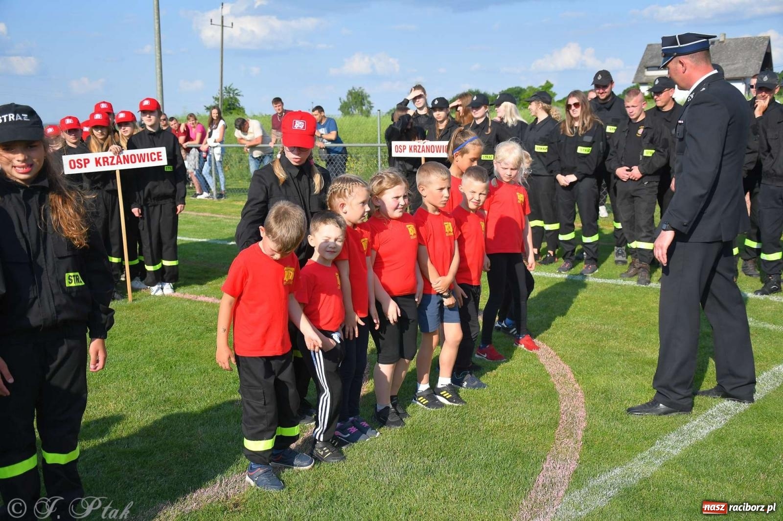 Zdjęcie w galerii na portalu naszraciborz.pl: Z lądu i powietrza - strażackie pokazy i zawody w Borucinie [FOTO] wiadomości z regionu