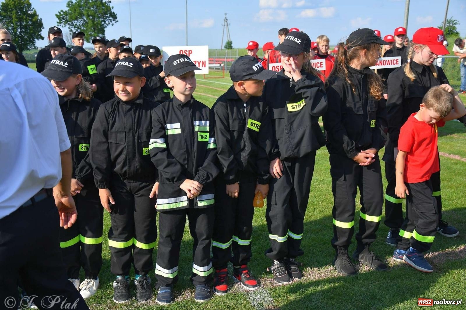 Zdjęcie w galerii na portalu naszraciborz.pl: Z lądu i powietrza - strażackie pokazy i zawody w Borucinie [FOTO] wiadomości z regionu