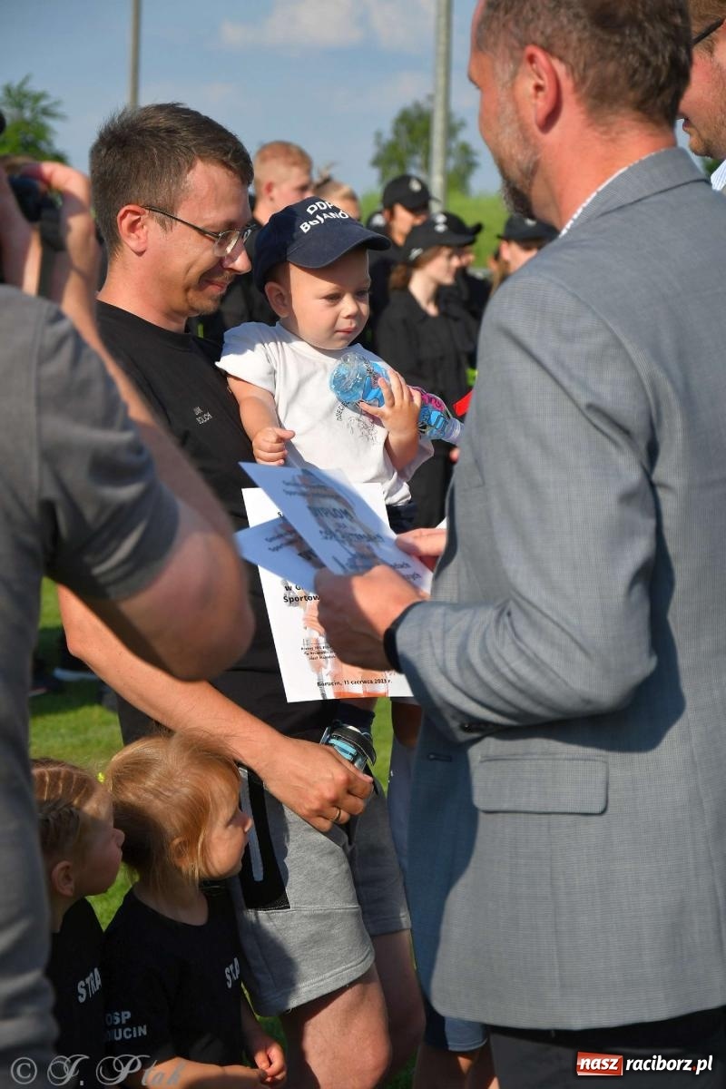 Zdjęcie w galerii na portalu naszraciborz.pl: Z lądu i powietrza - strażackie pokazy i zawody w Borucinie [FOTO] wiadomości z regionu