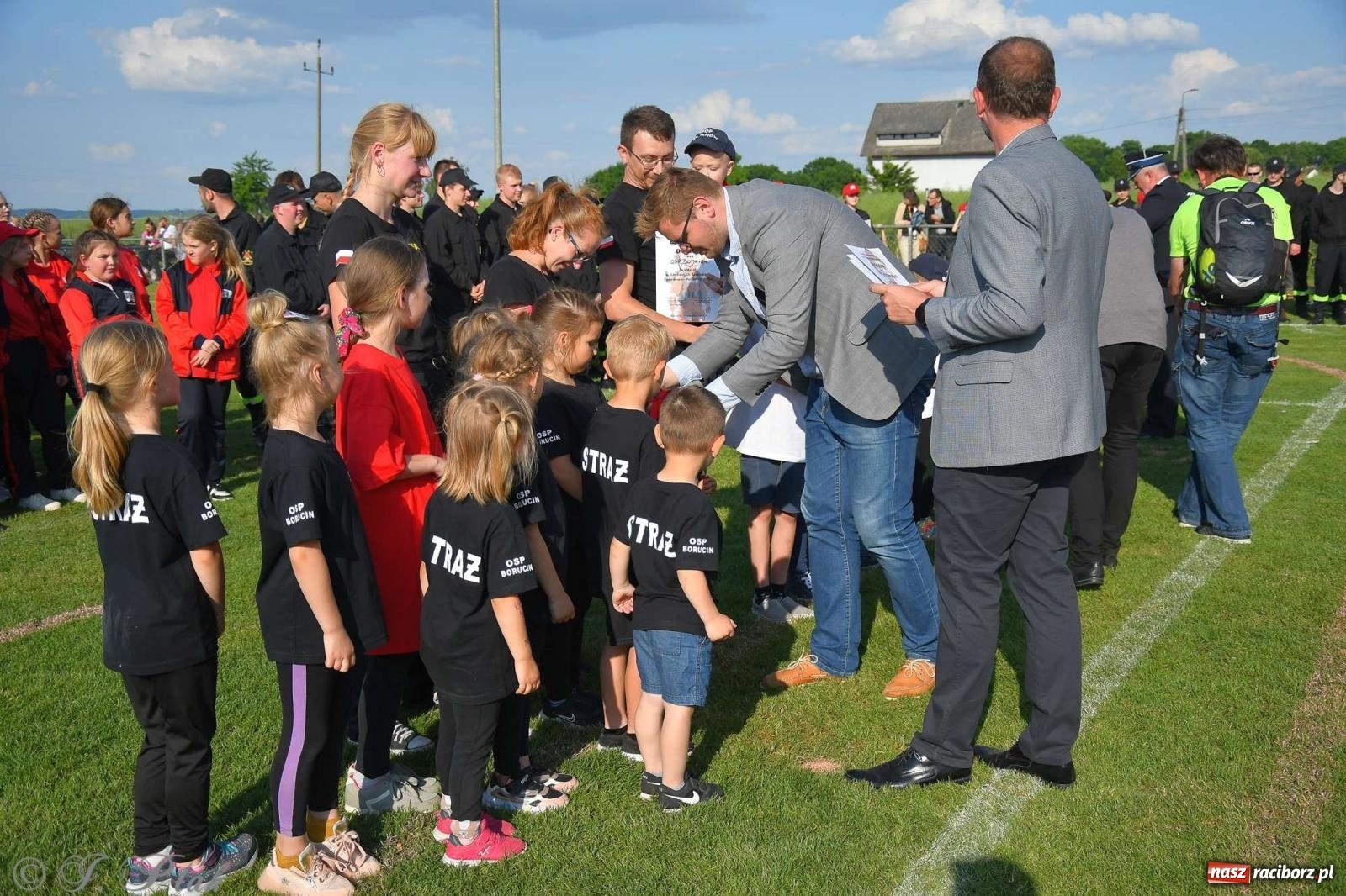 Zdjęcie w galerii na portalu naszraciborz.pl: Z lądu i powietrza - strażackie pokazy i zawody w Borucinie [FOTO] wiadomości z regionu