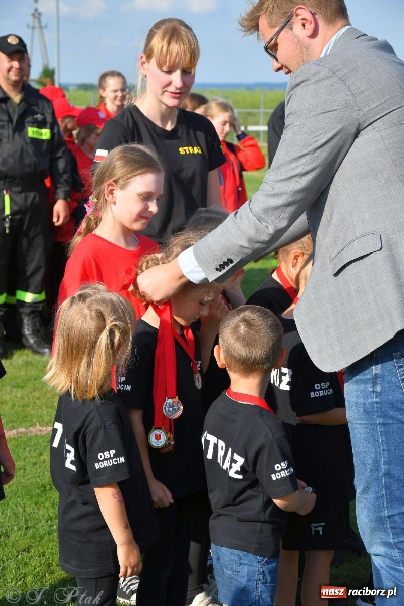 Zdjęcie w galerii na portalu naszraciborz.pl: Z lądu i powietrza - strażackie pokazy i zawody w Borucinie [FOTO] wiadomości z regionu