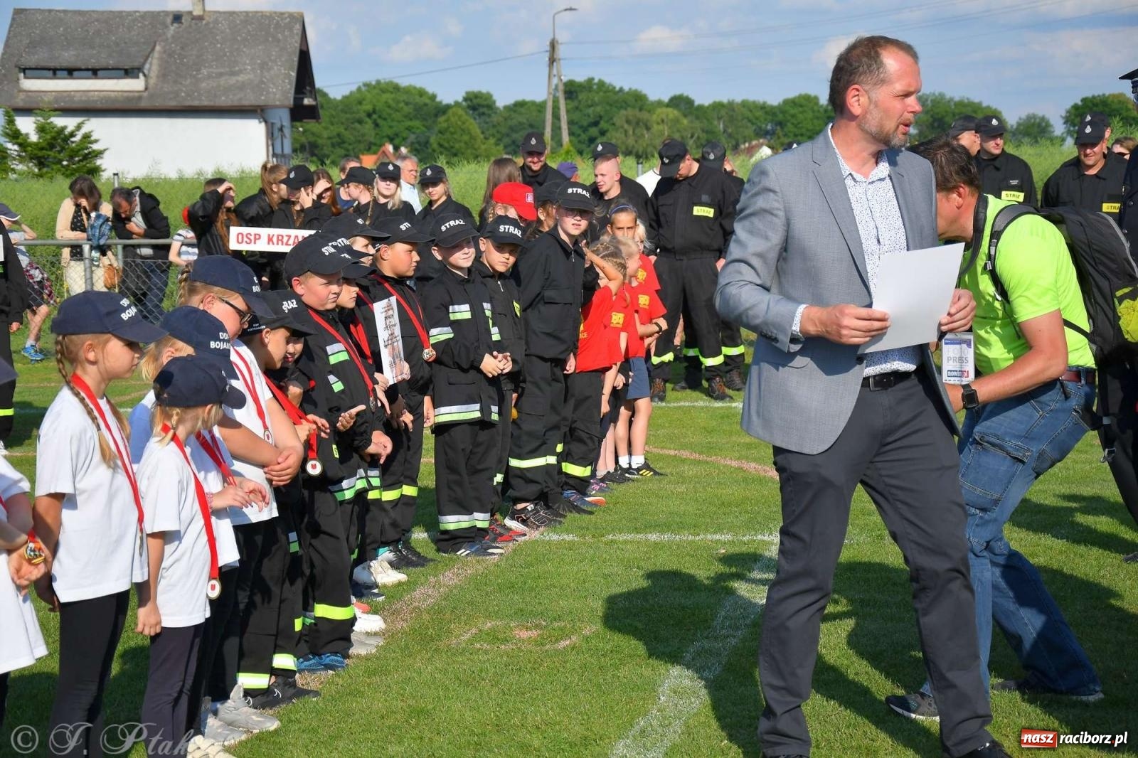 Zdjęcie w galerii na portalu naszraciborz.pl: Z lądu i powietrza - strażackie pokazy i zawody w Borucinie [FOTO] wiadomości z regionu