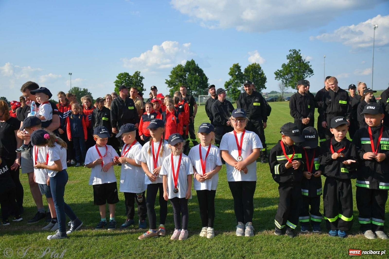 Zdjęcie w galerii na portalu naszraciborz.pl: Z lądu i powietrza - strażackie pokazy i zawody w Borucinie [FOTO] wiadomości z regionu