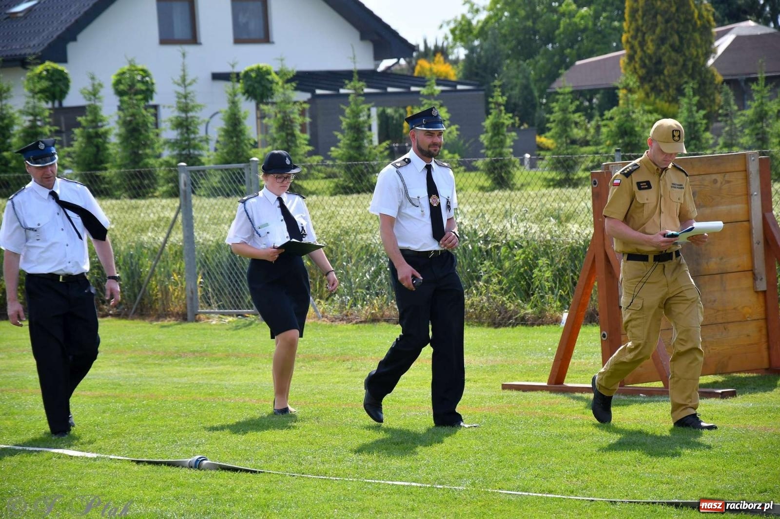 Zdjęcie w galerii na portalu naszraciborz.pl: Z lądu i powietrza - strażackie pokazy i zawody w Borucinie [FOTO] wiadomości z regionu