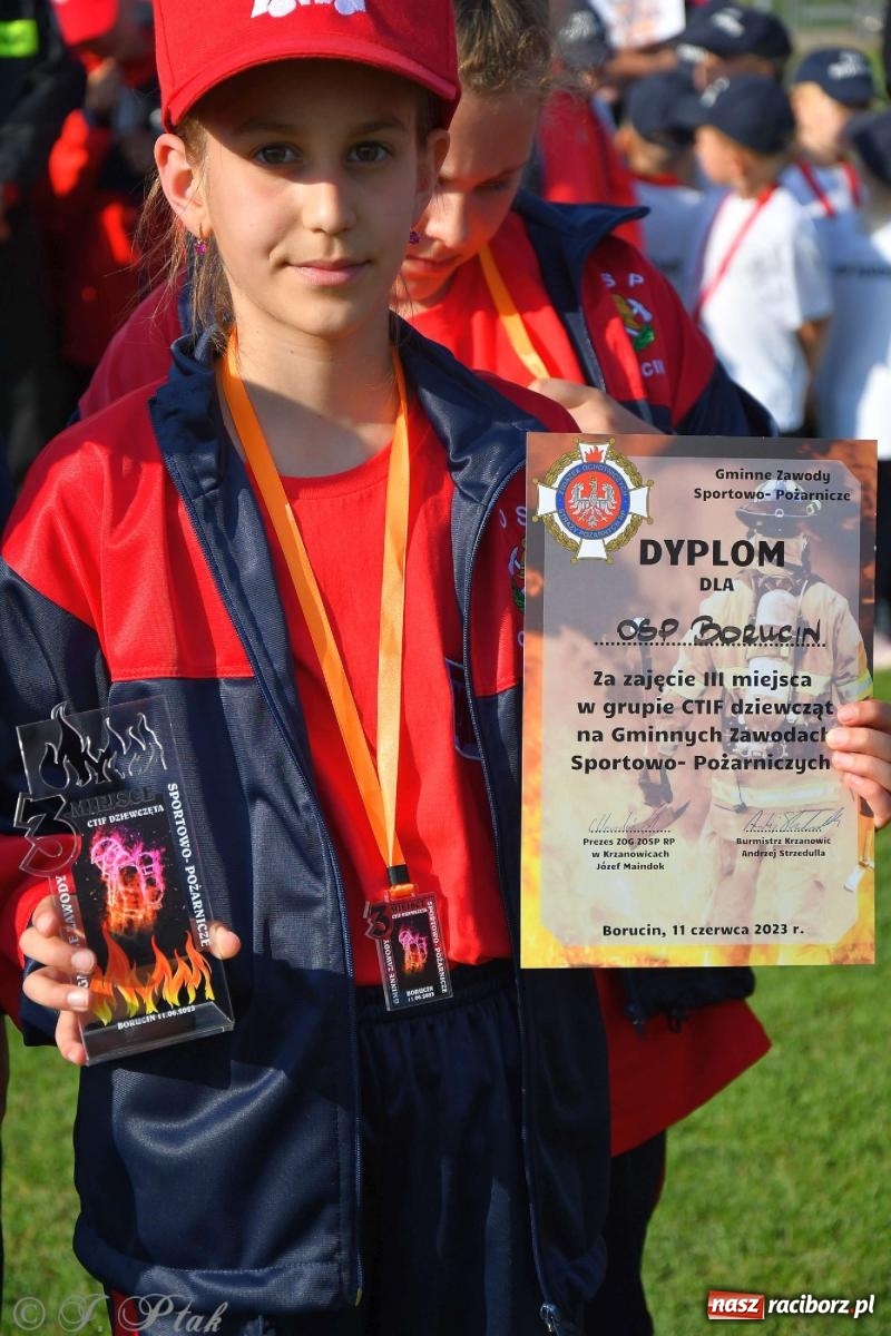 Zdjęcie w galerii na portalu naszraciborz.pl: Z lądu i powietrza - strażackie pokazy i zawody w Borucinie [FOTO] wiadomości z regionu