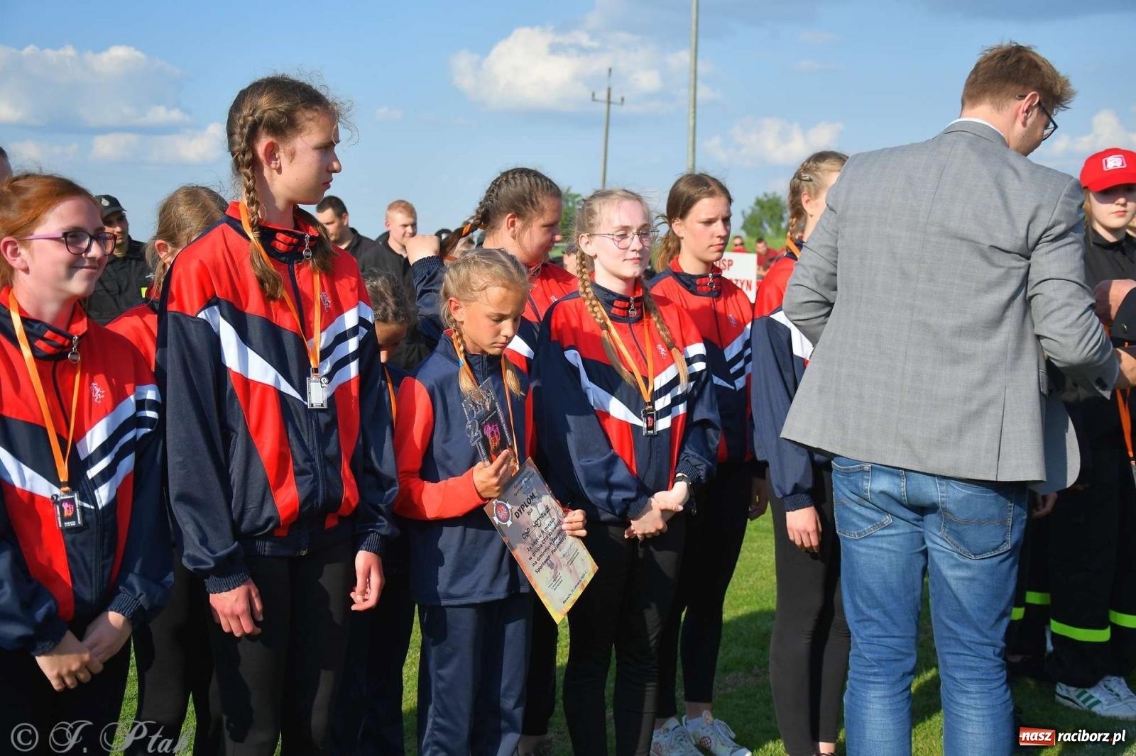 Zdjęcie w galerii na portalu naszraciborz.pl: Z lądu i powietrza - strażackie pokazy i zawody w Borucinie [FOTO] wiadomości z regionu