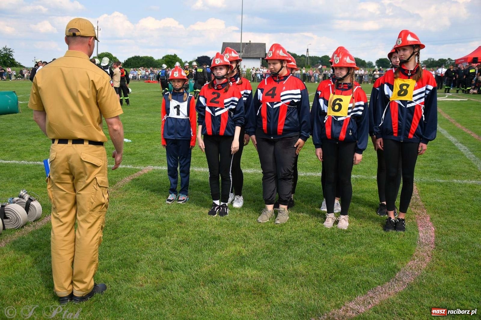 Zdjęcie w galerii na portalu naszraciborz.pl: Z lądu i powietrza - strażackie pokazy i zawody w Borucinie [FOTO] wiadomości z regionu