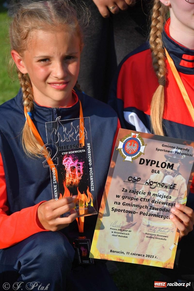 Zdjęcie w galerii na portalu naszraciborz.pl: Z lądu i powietrza - strażackie pokazy i zawody w Borucinie [FOTO] wiadomości z regionu