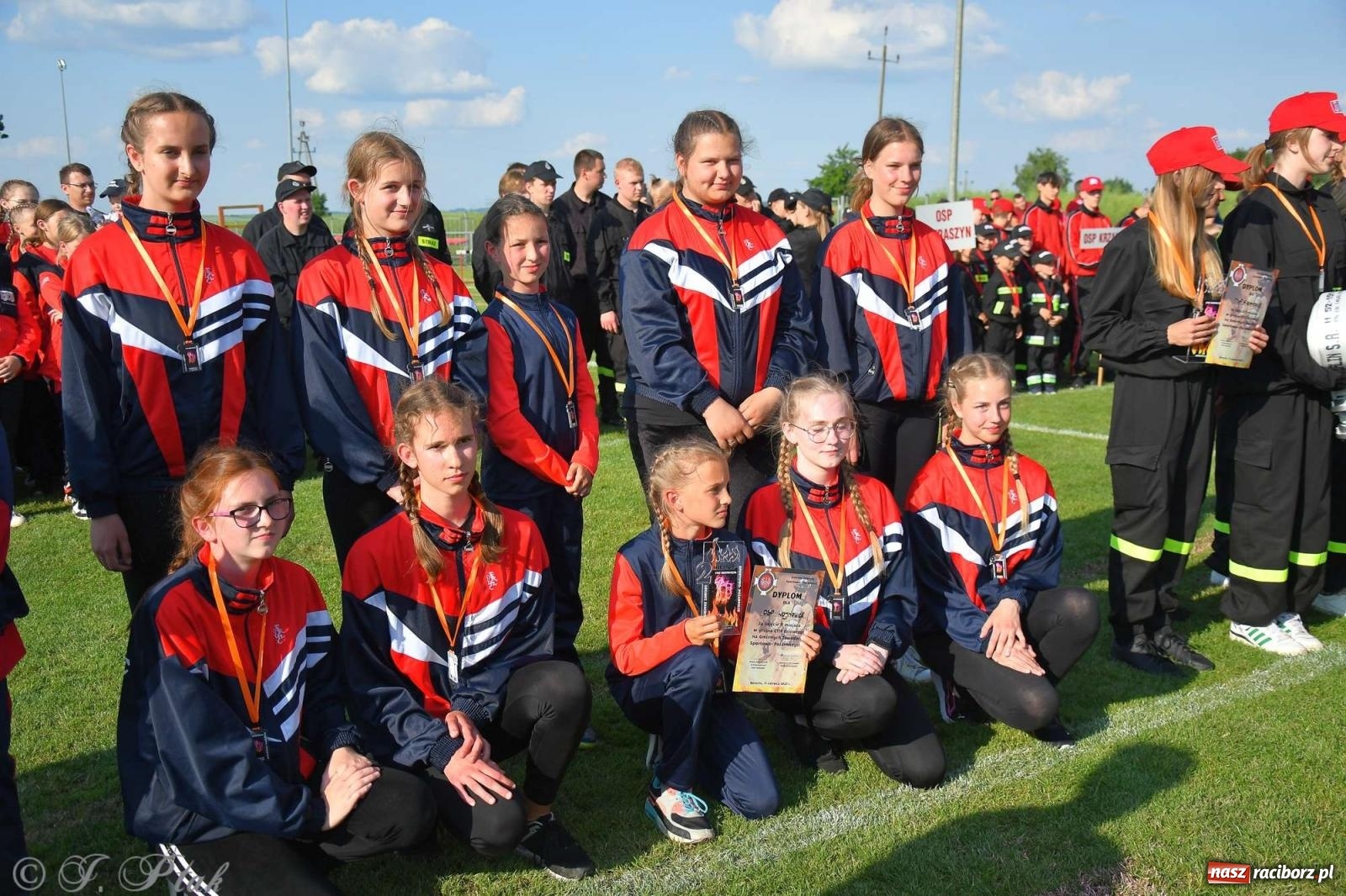 Zdjęcie w galerii na portalu naszraciborz.pl: Z lądu i powietrza - strażackie pokazy i zawody w Borucinie [FOTO] wiadomości z regionu