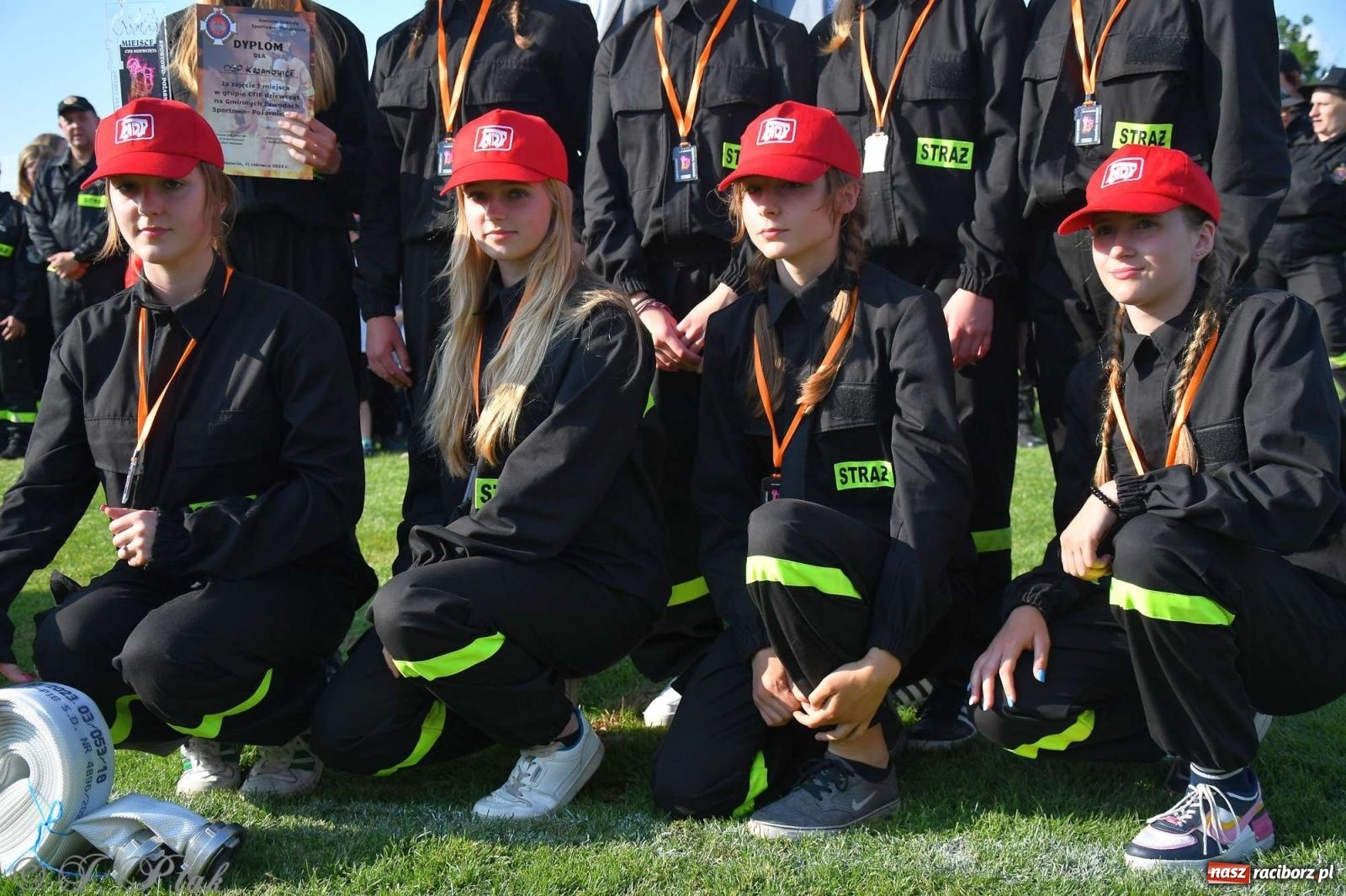 Zdjęcie w galerii na portalu naszraciborz.pl: Z lądu i powietrza - strażackie pokazy i zawody w Borucinie [FOTO] wiadomości z regionu