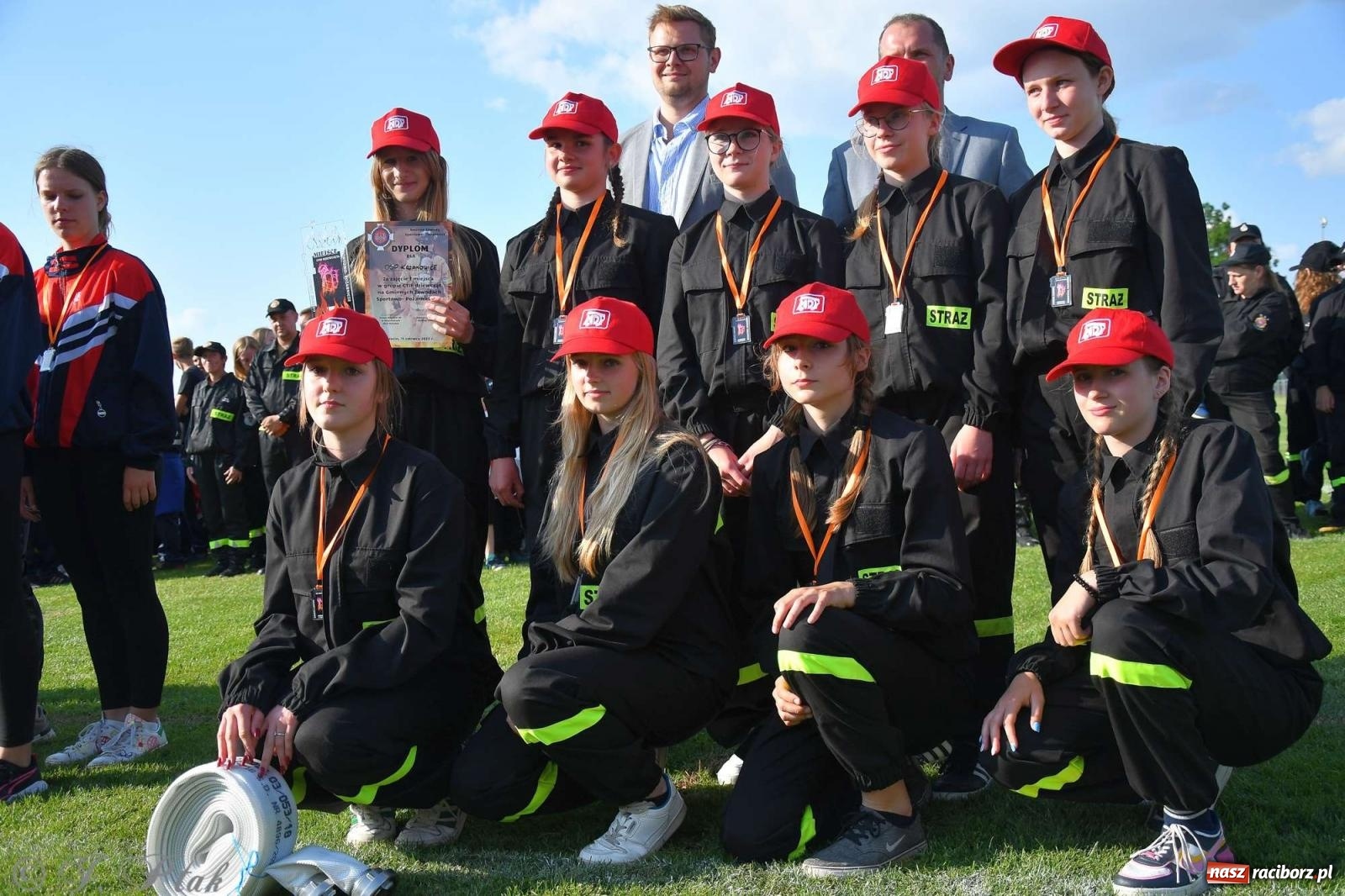 Zdjęcie w galerii na portalu naszraciborz.pl: Z lądu i powietrza - strażackie pokazy i zawody w Borucinie [FOTO] wiadomości z regionu