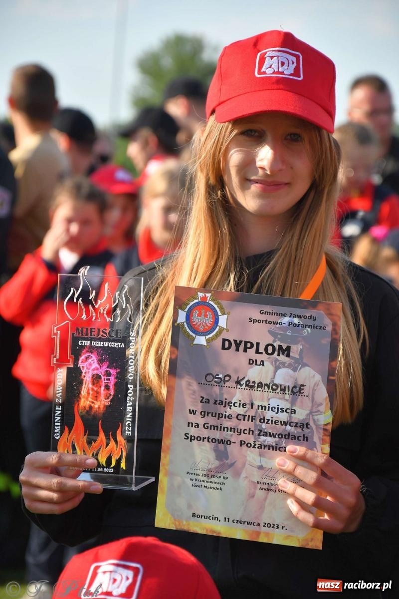 Zdjęcie w galerii na portalu naszraciborz.pl: Z lądu i powietrza - strażackie pokazy i zawody w Borucinie [FOTO] wiadomości z regionu