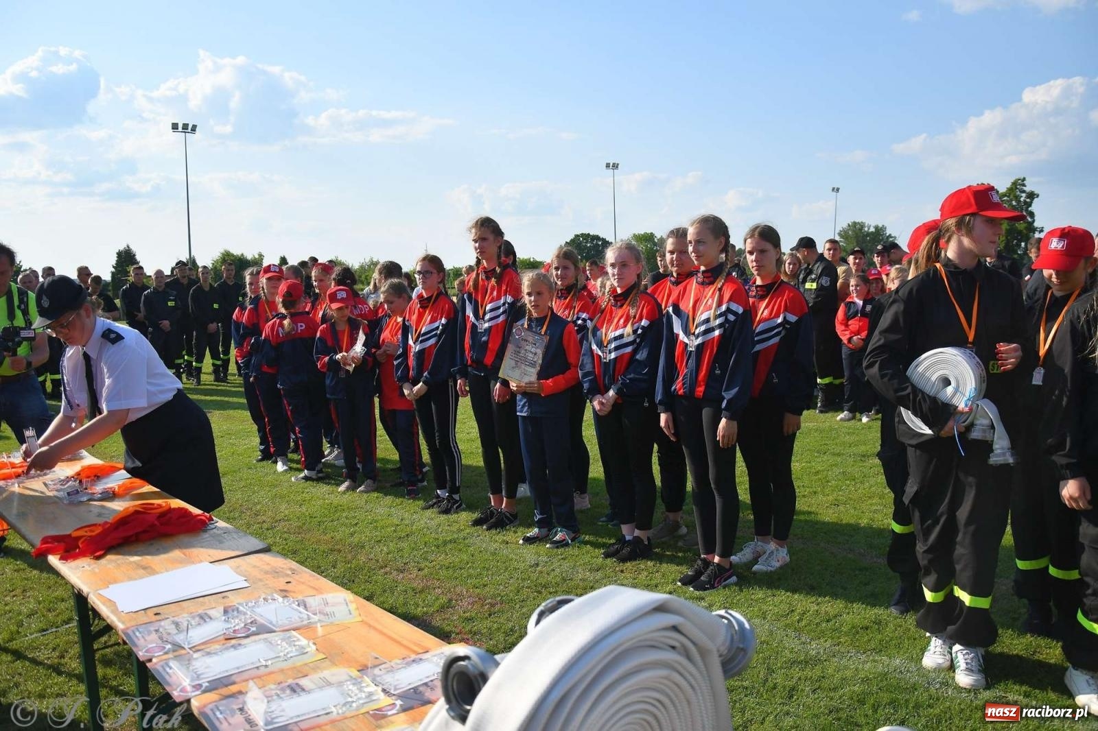 Zdjęcie w galerii na portalu naszraciborz.pl: Z lądu i powietrza - strażackie pokazy i zawody w Borucinie [FOTO] wiadomości z regionu