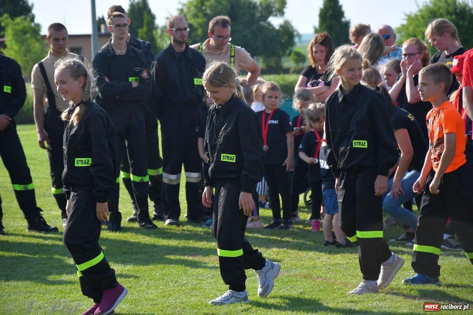Zdjęcie w galerii na portalu naszraciborz.pl: Z lądu i powietrza - strażackie pokazy i zawody w Borucinie [FOTO] wiadomości z regionu