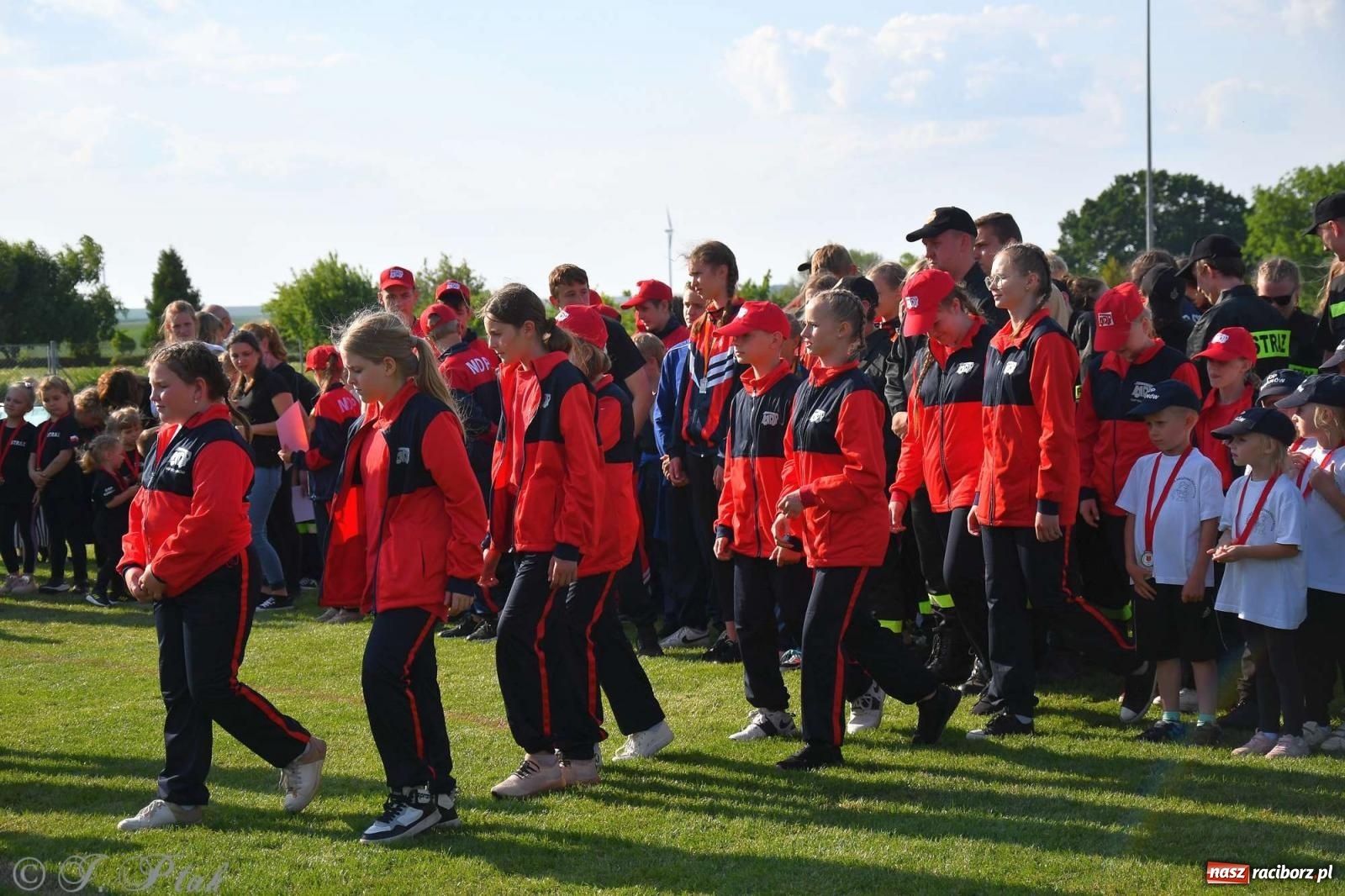 Zdjęcie w galerii na portalu naszraciborz.pl: Z lądu i powietrza - strażackie pokazy i zawody w Borucinie [FOTO] wiadomości z regionu