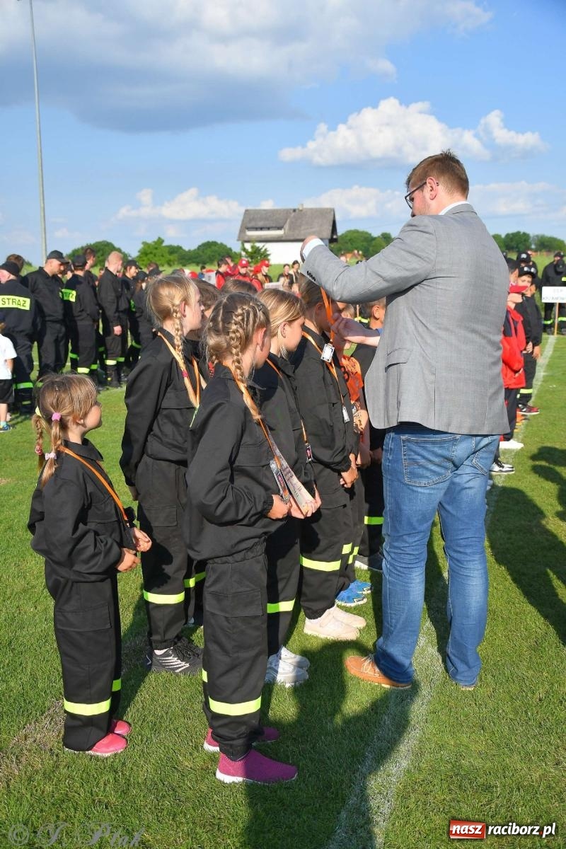 Zdjęcie w galerii na portalu naszraciborz.pl: Z lądu i powietrza - strażackie pokazy i zawody w Borucinie [FOTO] wiadomości z regionu