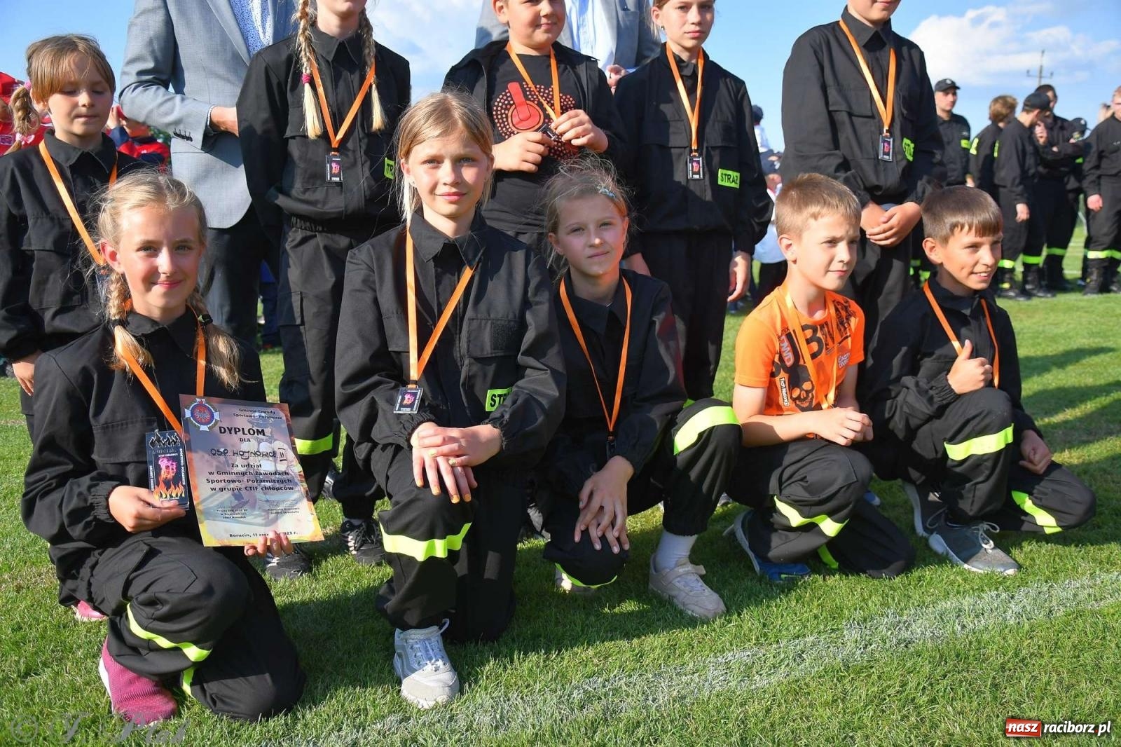 Zdjęcie w galerii na portalu naszraciborz.pl: Z lądu i powietrza - strażackie pokazy i zawody w Borucinie [FOTO] wiadomości z regionu