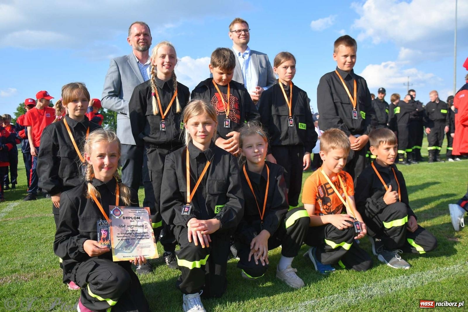 Zdjęcie w galerii na portalu naszraciborz.pl: Z lądu i powietrza - strażackie pokazy i zawody w Borucinie [FOTO] wiadomości z regionu