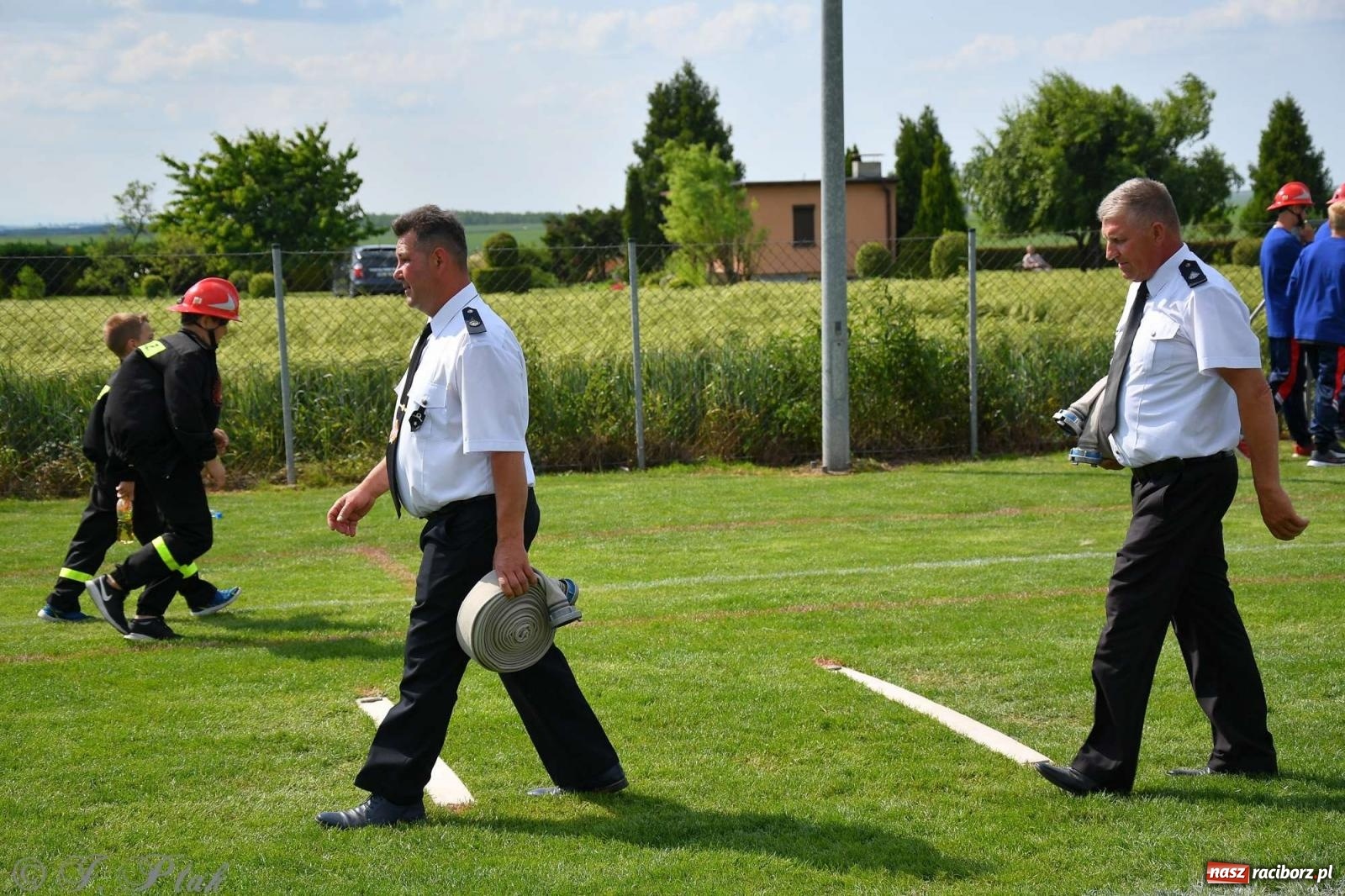 Zdjęcie w galerii na portalu naszraciborz.pl: Z lądu i powietrza - strażackie pokazy i zawody w Borucinie [FOTO] wiadomości z regionu
