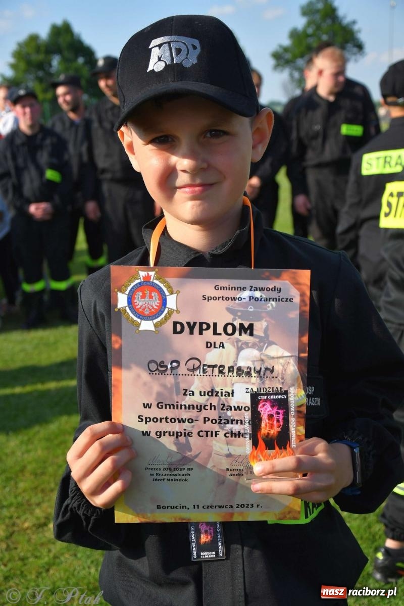 Zdjęcie w galerii na portalu naszraciborz.pl: Z lądu i powietrza - strażackie pokazy i zawody w Borucinie [FOTO] wiadomości z regionu