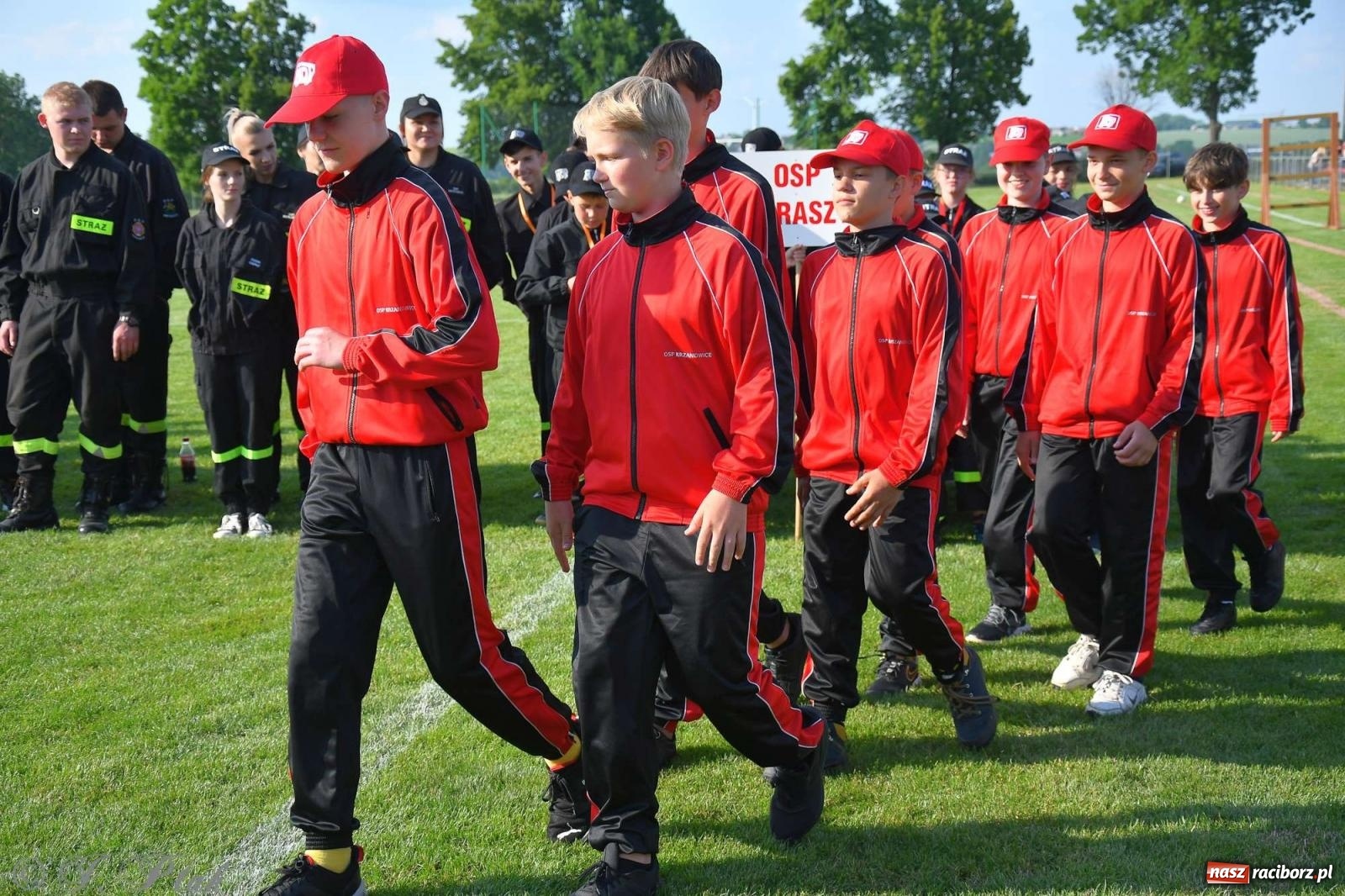 Zdjęcie w galerii na portalu naszraciborz.pl: Z lądu i powietrza - strażackie pokazy i zawody w Borucinie [FOTO] wiadomości z regionu