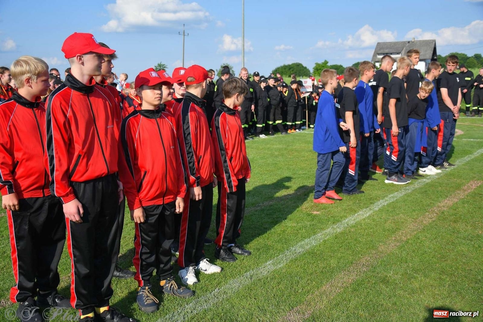 Zdjęcie w galerii na portalu naszraciborz.pl: Z lądu i powietrza - strażackie pokazy i zawody w Borucinie [FOTO] wiadomości z regionu
