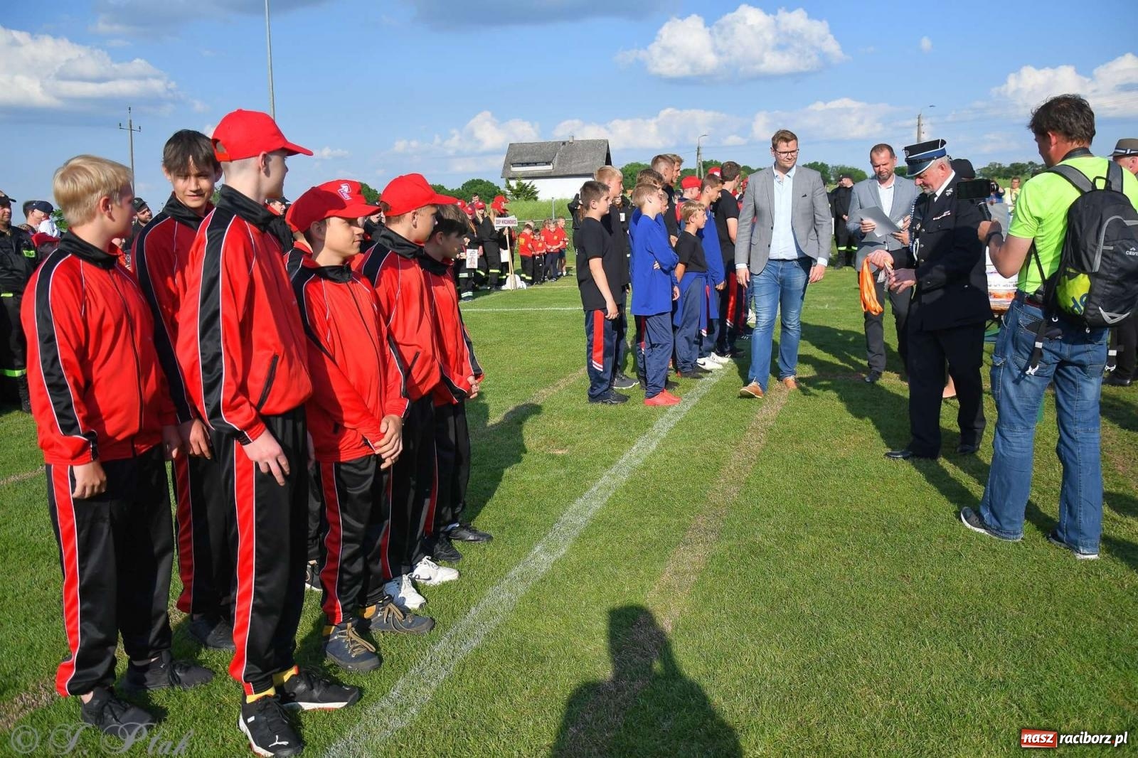 Zdjęcie w galerii na portalu naszraciborz.pl: Z lądu i powietrza - strażackie pokazy i zawody w Borucinie [FOTO] wiadomości z regionu