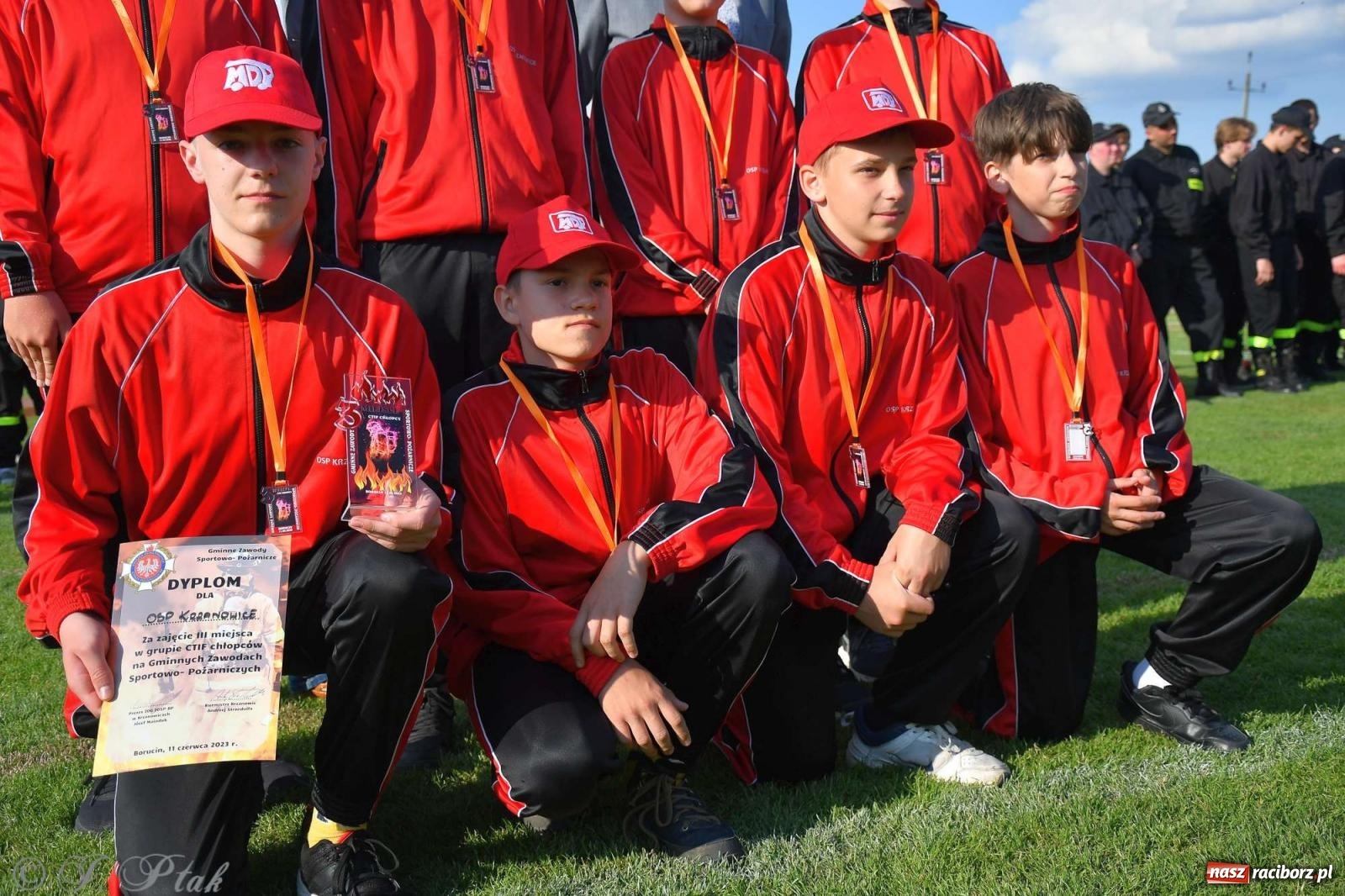 Zdjęcie w galerii na portalu naszraciborz.pl: Z lądu i powietrza - strażackie pokazy i zawody w Borucinie [FOTO] wiadomości z regionu