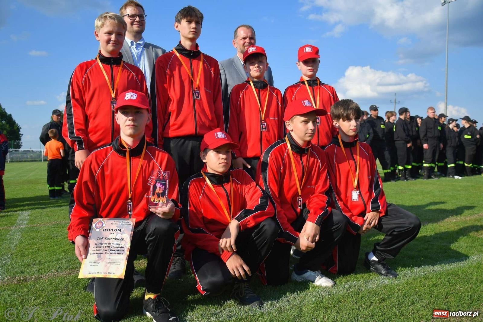 Zdjęcie w galerii na portalu naszraciborz.pl: Z lądu i powietrza - strażackie pokazy i zawody w Borucinie [FOTO] wiadomości z regionu