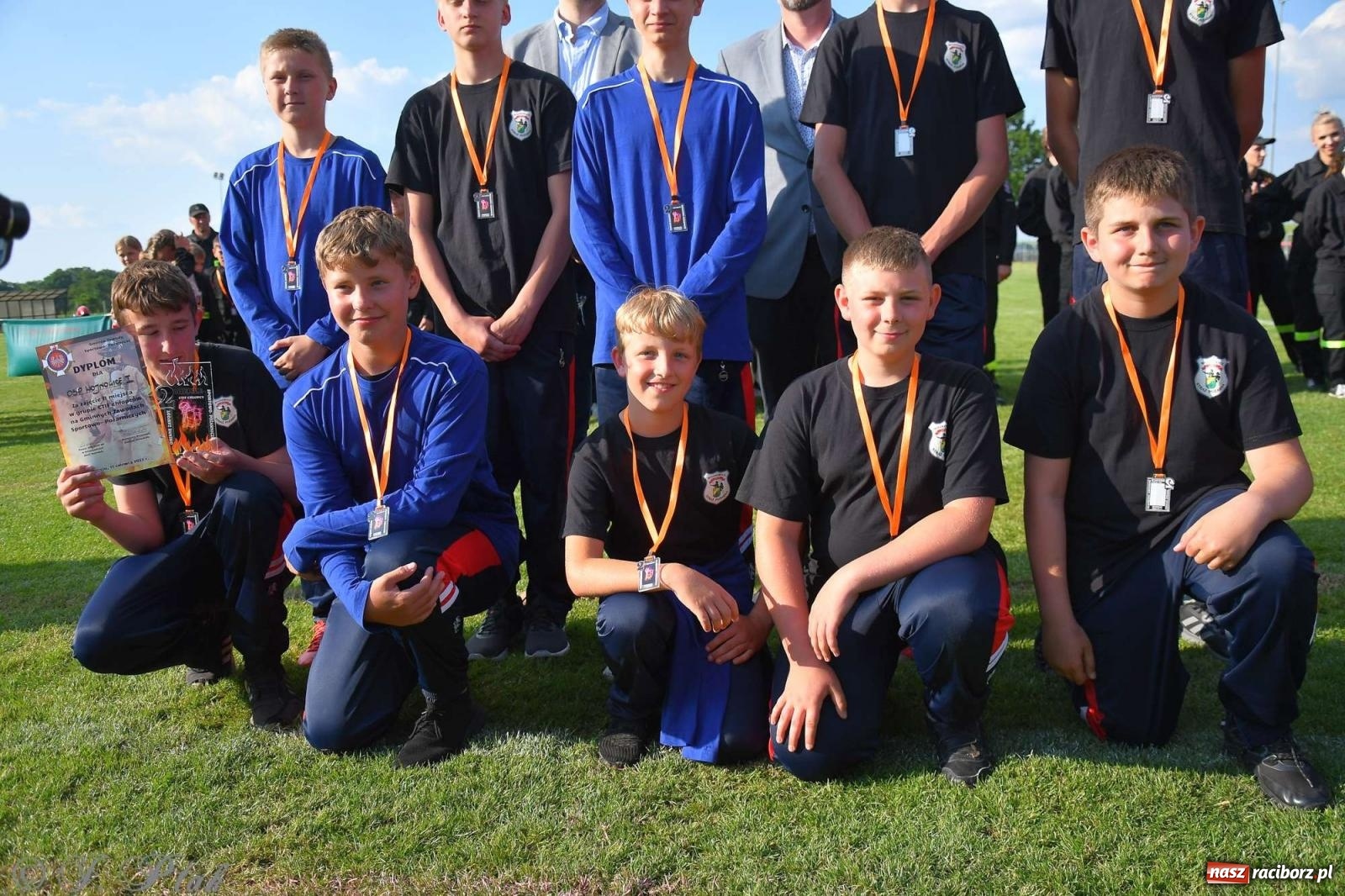 Zdjęcie w galerii na portalu naszraciborz.pl: Z lądu i powietrza - strażackie pokazy i zawody w Borucinie [FOTO] wiadomości z regionu