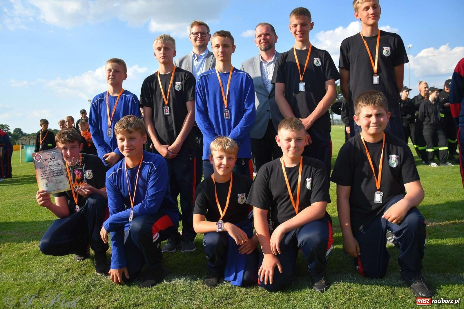 Zdjęcie w galerii na portalu naszraciborz.pl: Z lądu i powietrza - strażackie pokazy i zawody w Borucinie [FOTO] wiadomości z regionu