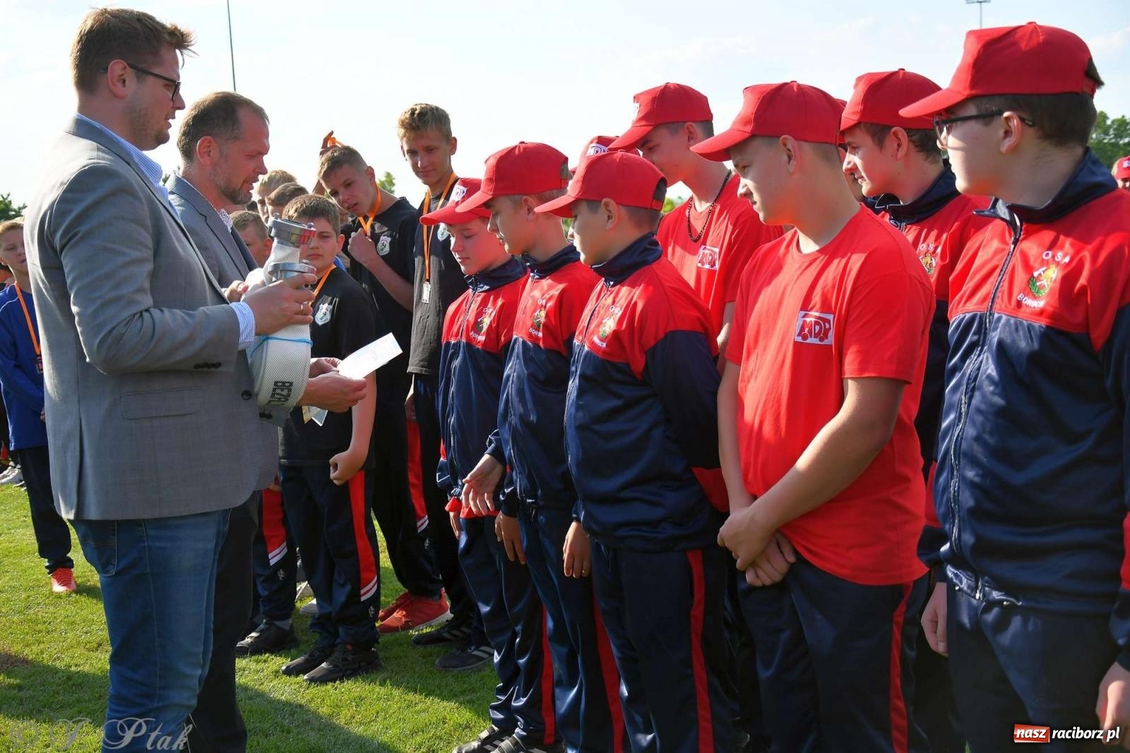 Zdjęcie w galerii na portalu naszraciborz.pl: Z lądu i powietrza - strażackie pokazy i zawody w Borucinie [FOTO] wiadomości z regionu
