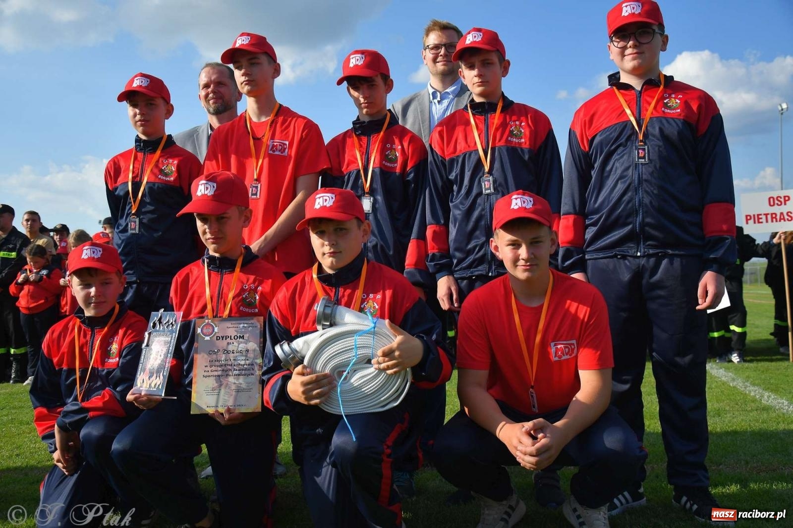 Zdjęcie w galerii na portalu naszraciborz.pl: Z lądu i powietrza - strażackie pokazy i zawody w Borucinie [FOTO] wiadomości z regionu